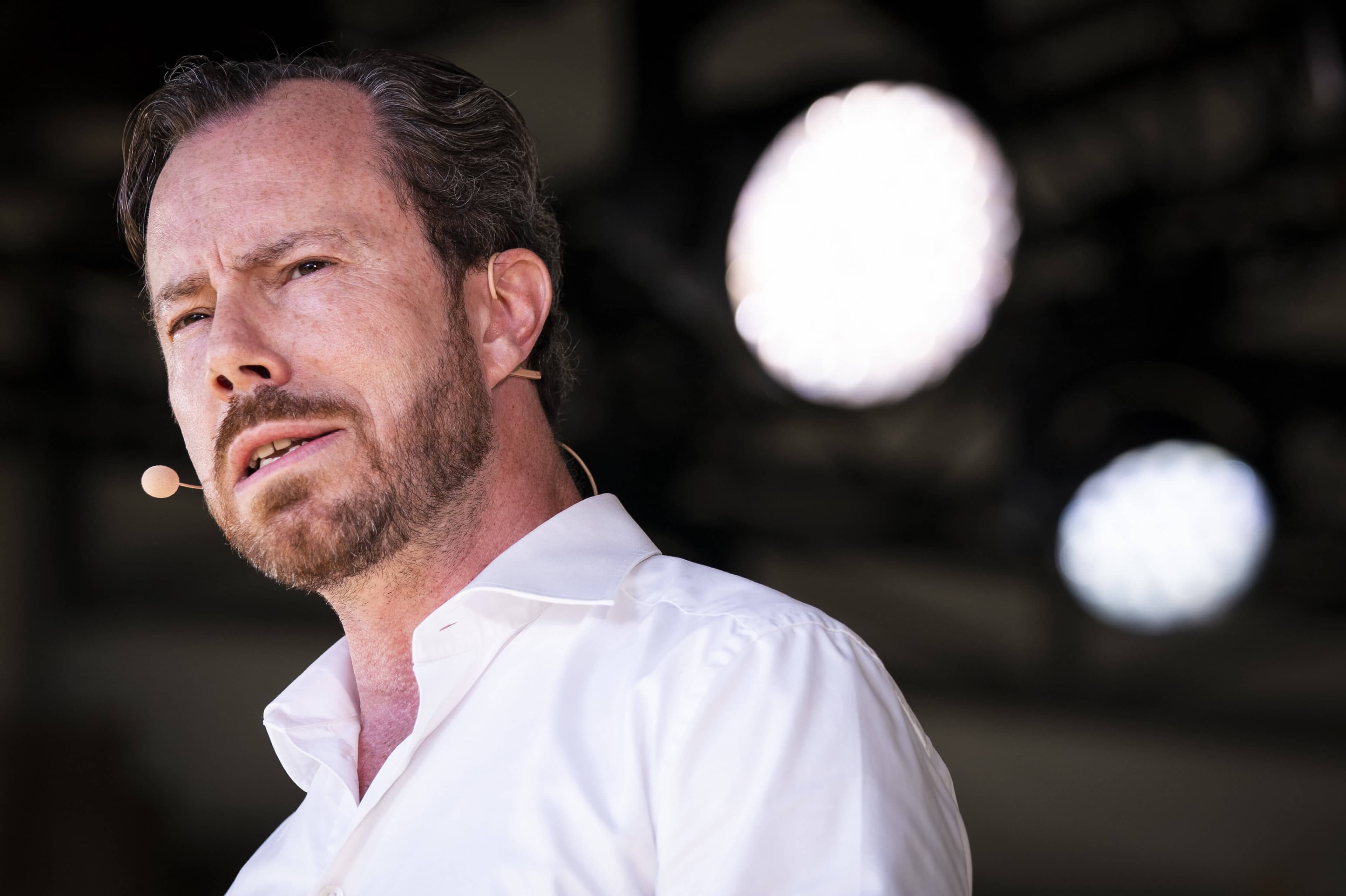 Formand for Venstre, Jakob Ellemann-Jensen, skyder regionas- og kommunalvalgkampen i gang med et løfte om at modernisere lægepraksisser over hele landet for at gøre det mere attraktivt for læger og sundhedspersonale at etablere sig, der hvor der mangler læger. 