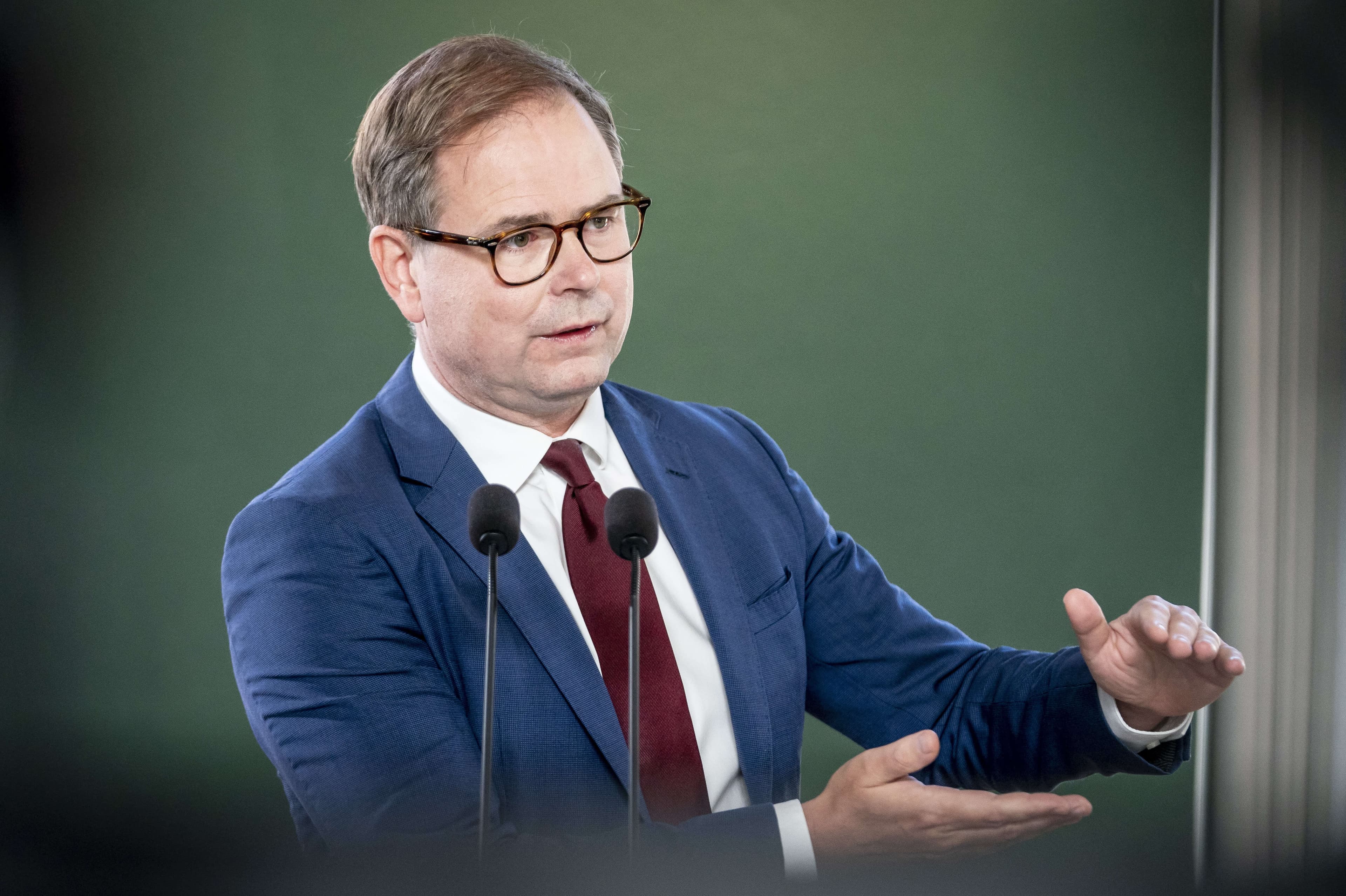 Finansminister Nicolai Wammen (S) vil binde regeringen og dens efterfølgere i ministerkontorerne til, at de skal sætte flere milliarder af til velfærd, i takt med at befolkningen ændrer sig, og der bliver flere ældre og børn.