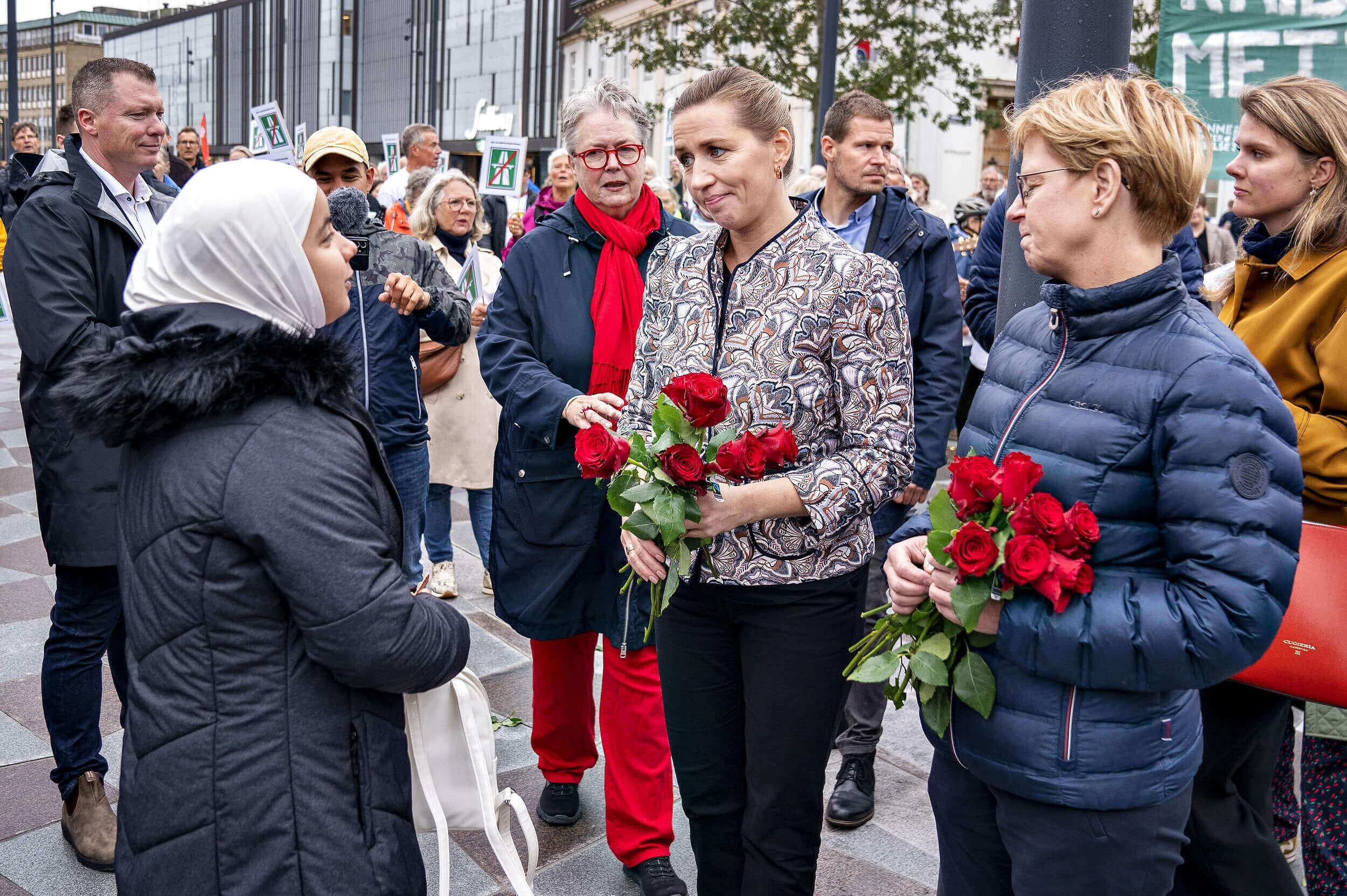 Partilederne - og her landets statsminister - er godt i gang med lokale besøg, der skal sikre stemmer til kommunalvalget. På billedet er Mette Frederiksen i sin hjemby, Aalborg, tidligere i september. 