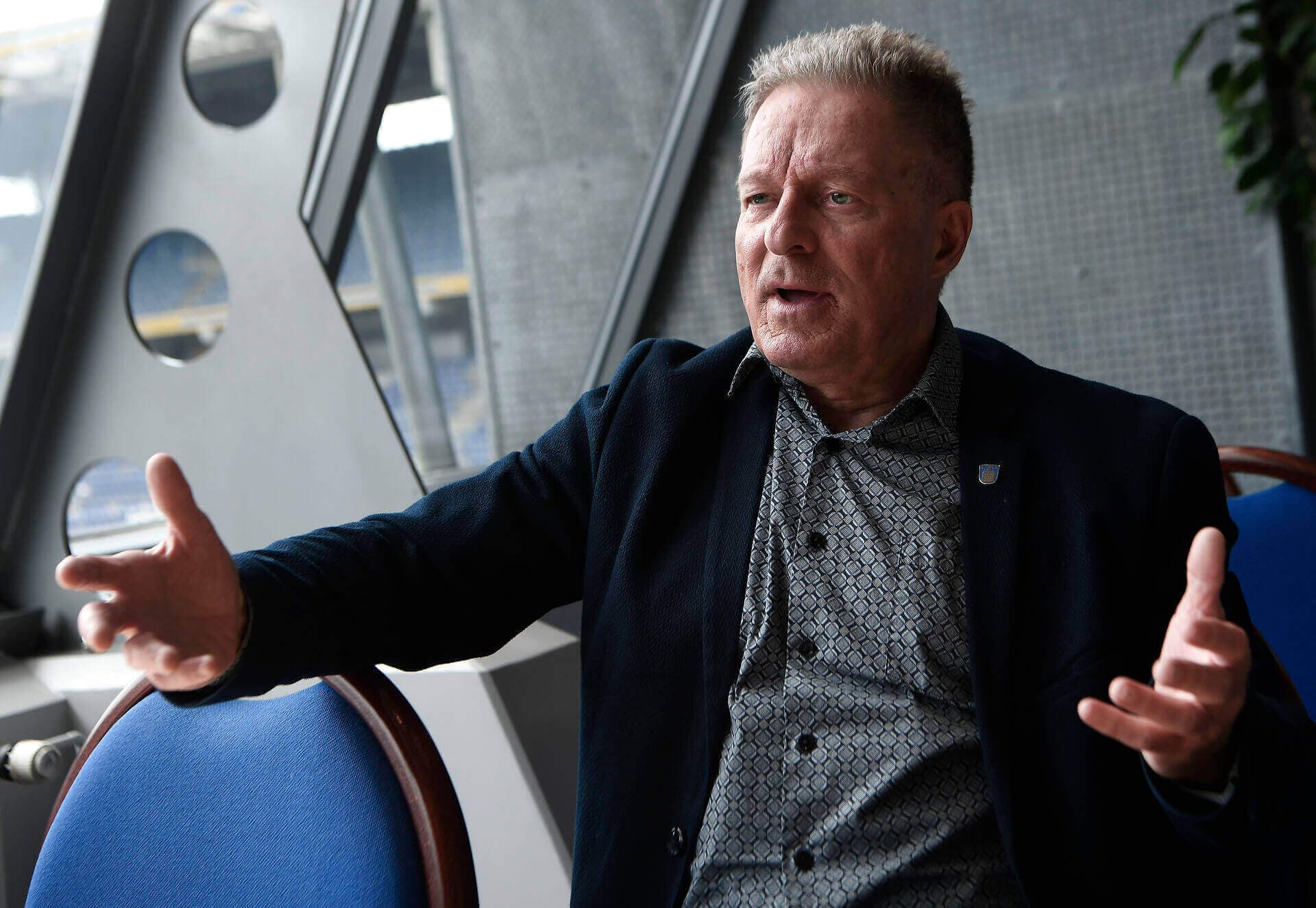 Kent Magelund fejrede Brøndby IFs mesterskab i begyndelsen af sommeren - søndag fejrer han sin 70 års fødselsdag og gør klar valgkamp for endnu en periode som borgmester i kommunen.