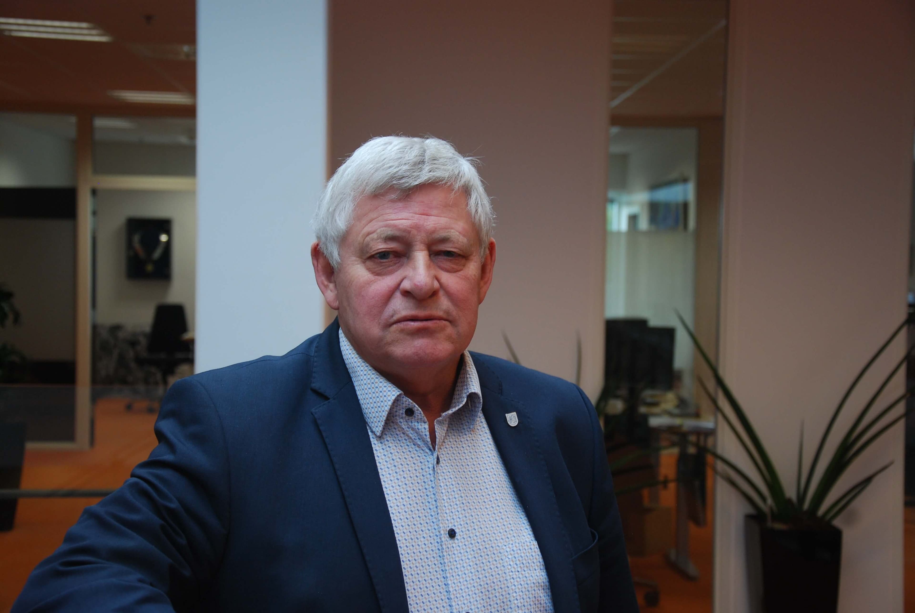 Siden 2014 har Varde Kommune fået 21 pct. flere borgere over 75 år, og samtidig har kommunen svært ved at få besat alle ledige sosustillinger. Det er derfor ekstra frustrerende, når statslige regler gør det svært at uddanne en del af kommunens migranter til de vakante stillinger.