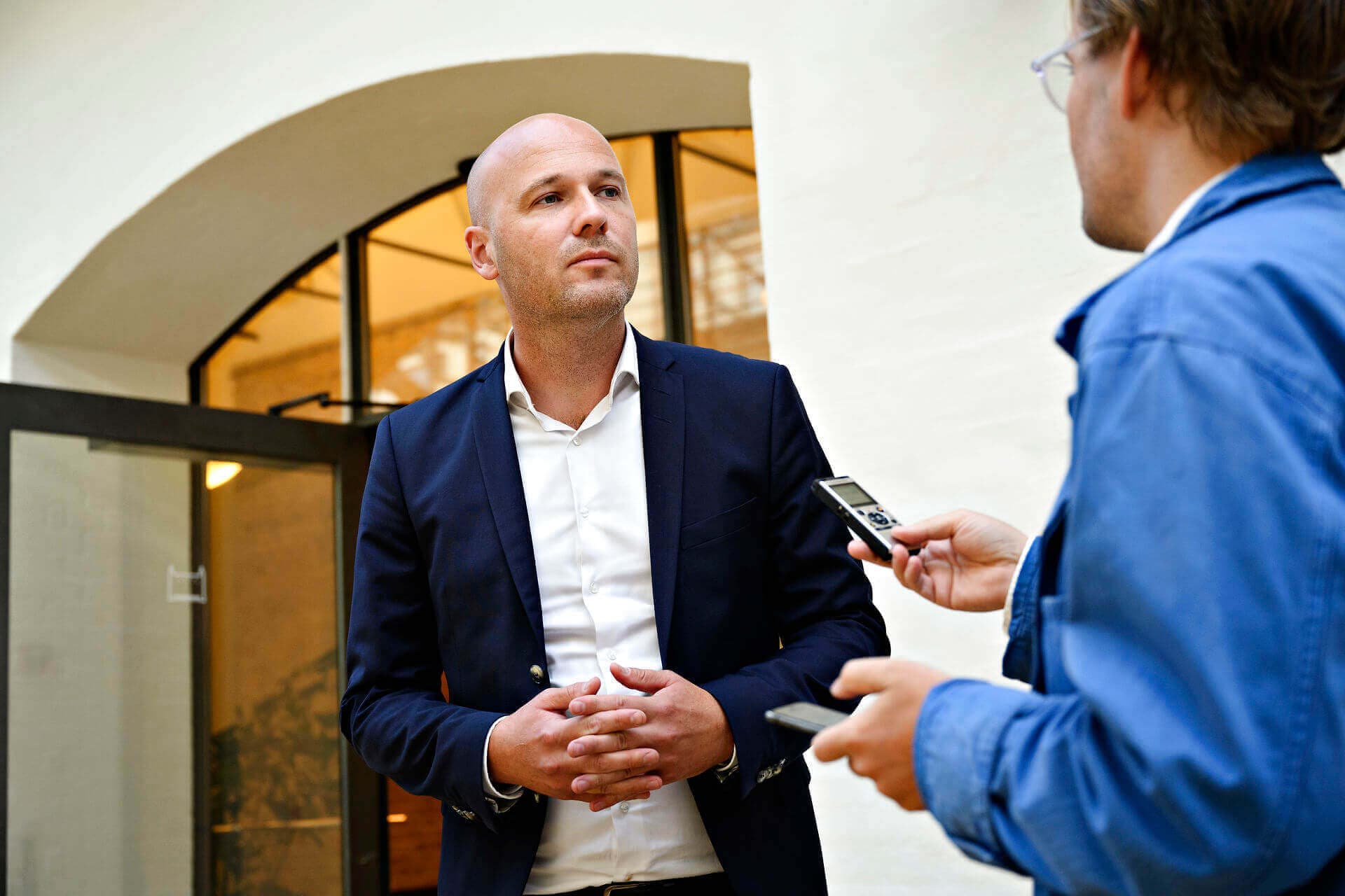 Regionrådsformand i Midtjylland Anders Kühnau (S) savner ikke medieeksponering ovenpå en travl sommer som forhandler i sygeplejerskekonflikten - men han mener heller ikke generelt, at regionerne mangler gennemslagskraft, selvom regionrådsvalget kom til at stå i skyggen af KV21.