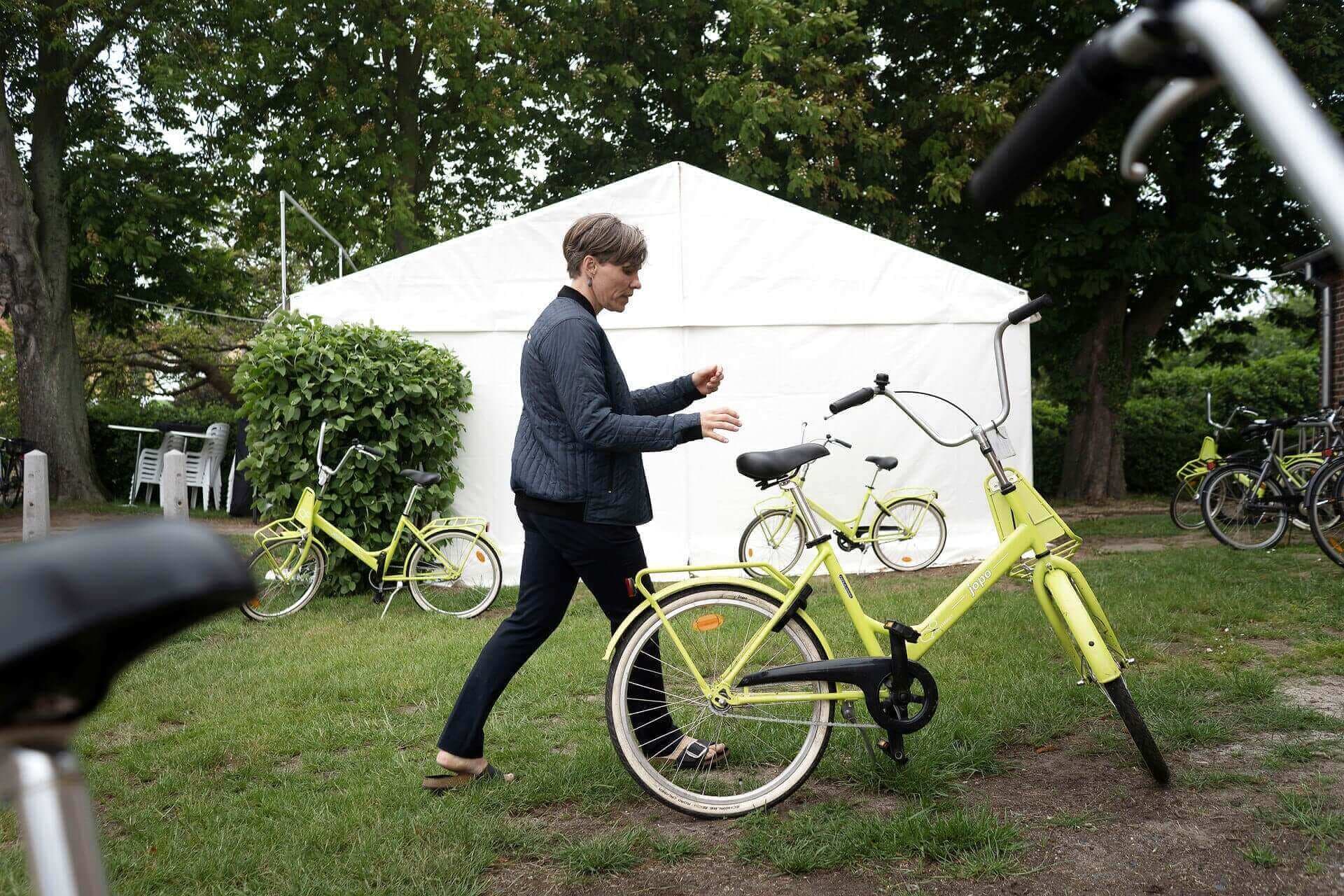 For et års tid siden besluttede Winni Grosbøll af forlade politik på Bornholm for at blive direktør i Friluftsrådet. Hun fik tusindvis af stemmer ved KV17, nu kan de gå til andre partier.