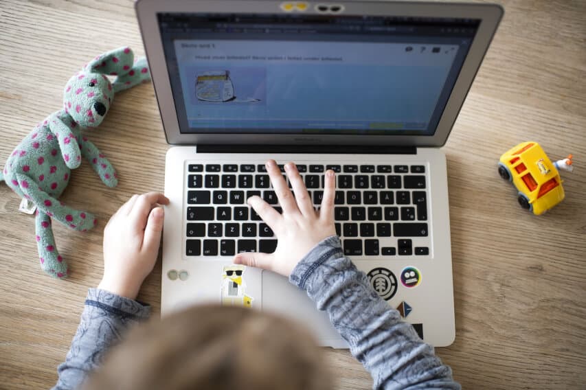 Hjemmetest til skoleelever skal bremse smitte