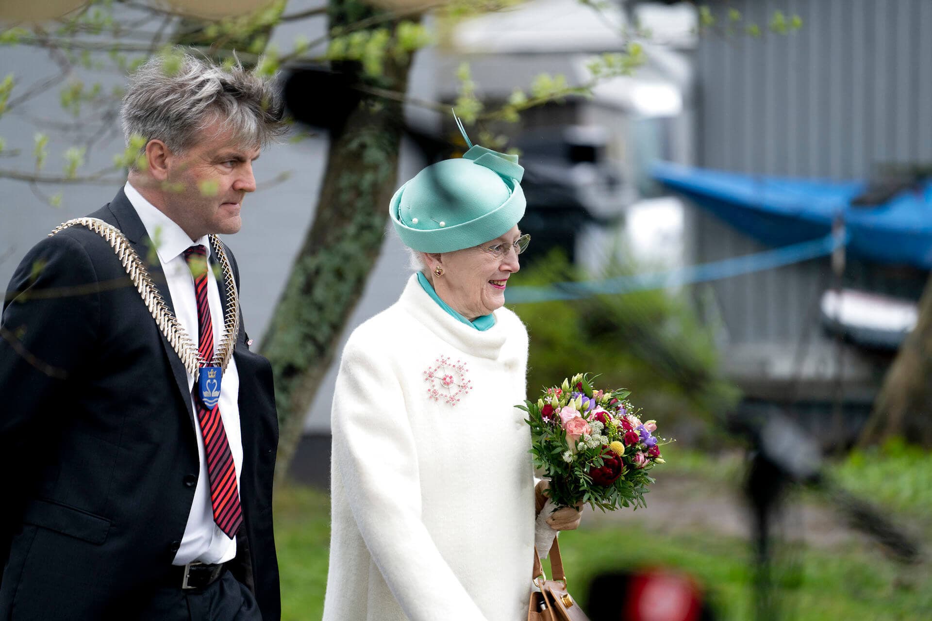 Thomas Lykke Pedersen (S), som i næste uge fylder 60 år, havde sidste år fornøjelsen af at ledsage Dronning Margrethe ved Indvielsen af skulpturen Oktober 1943 ved Peder Mads Strand i Humlebæk.

