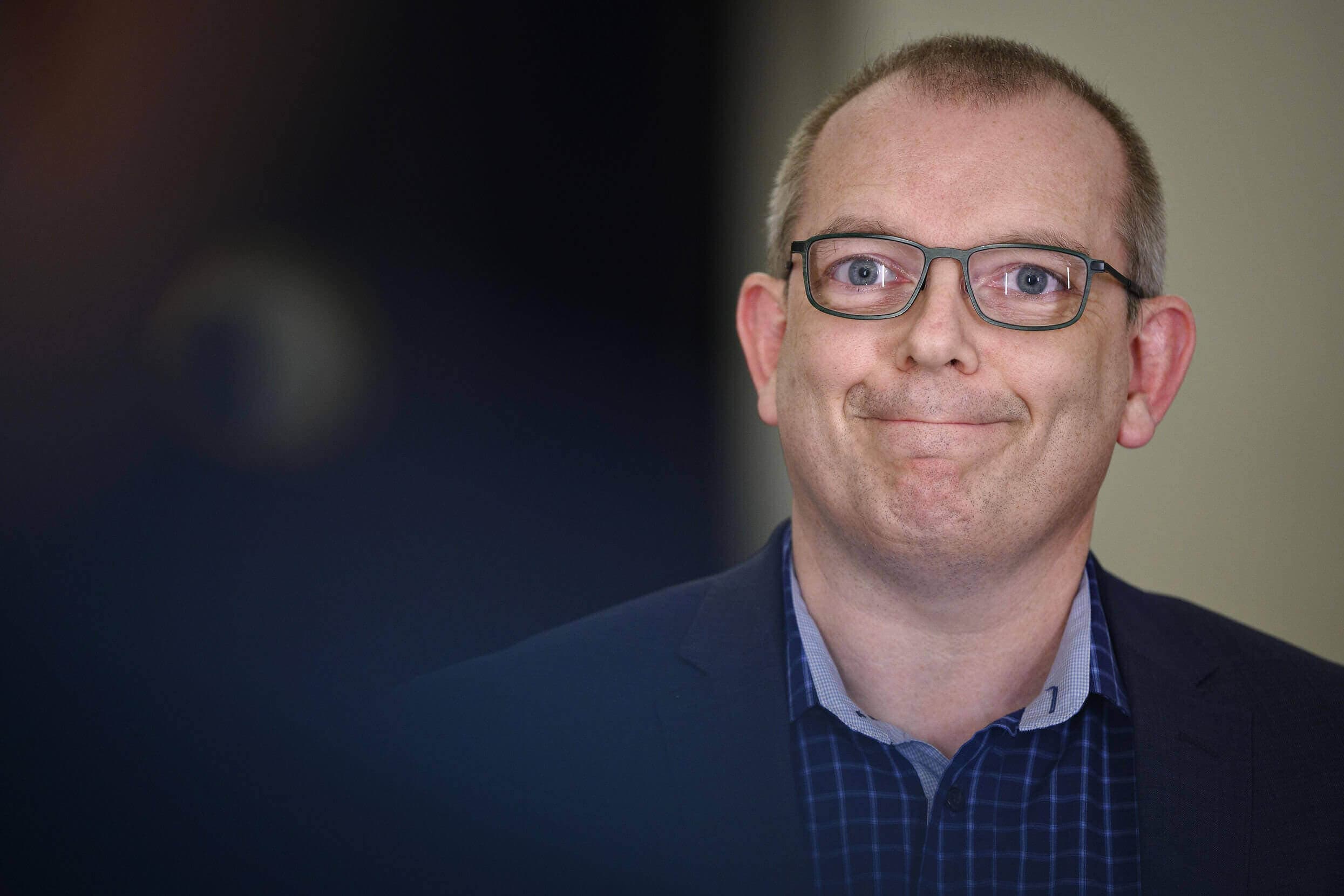   - Jeg prøver at give ham en chance. Men jeg er ikke super optimist, siger Hans Kristian Skibby om den nye DF-formand. Hans Kristian Skibby støttede Martin Henriksen. 