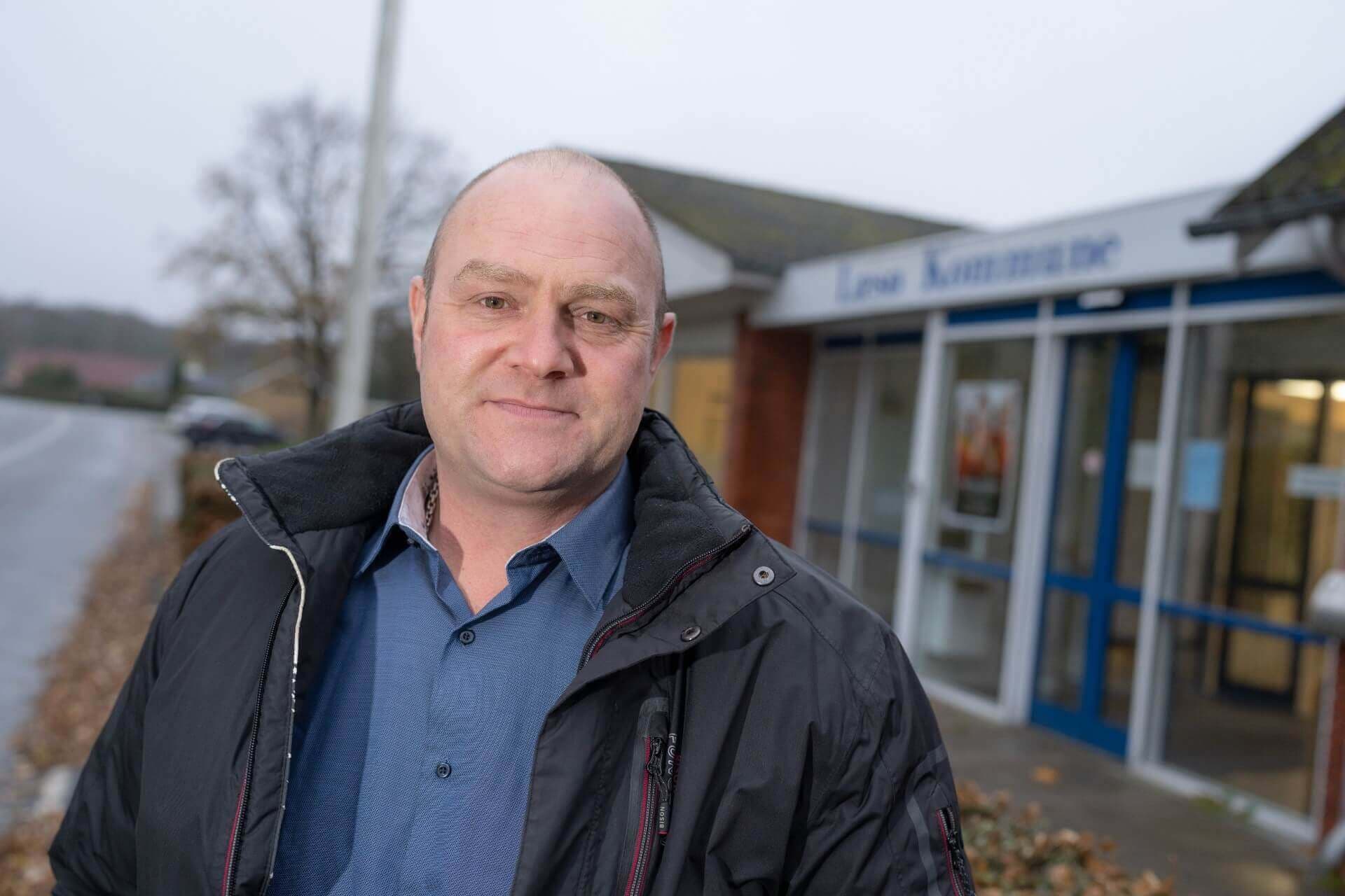 Læsø klarer sig med ni kommunalbestyrelsesmedlemmer og tre medlemmer pr. udvalg. Der har aldrig været tradition for udvalgsvederlag, fortæller borgmester Tobias Birch Johansen (V).