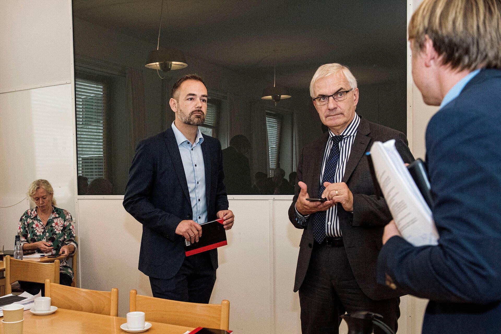 Niels Højberg (i midten) ved borgmester Jacob Bundsgaards side som embedsværkets øverste leder og rådgiver. Niels Højberg har været stadsdirektør i 14 år, og det er væsentlig længere end de fleste kommunale topchefer.
