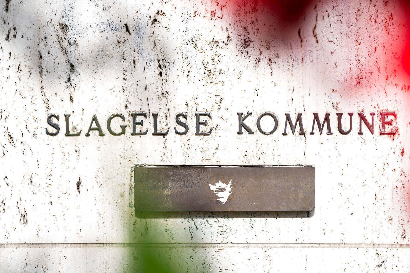Ifølge ansatte har de krænkende handlinger stået på i flere år. 