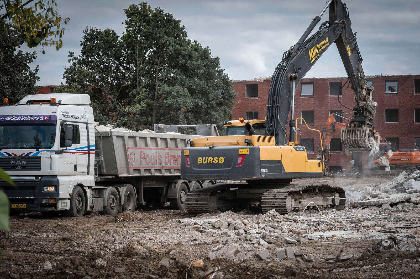 Nedslidte boligblokke på Margrethevænget i Maribo blev jævnet med jorden og erstattet med nye rækkehuse.
