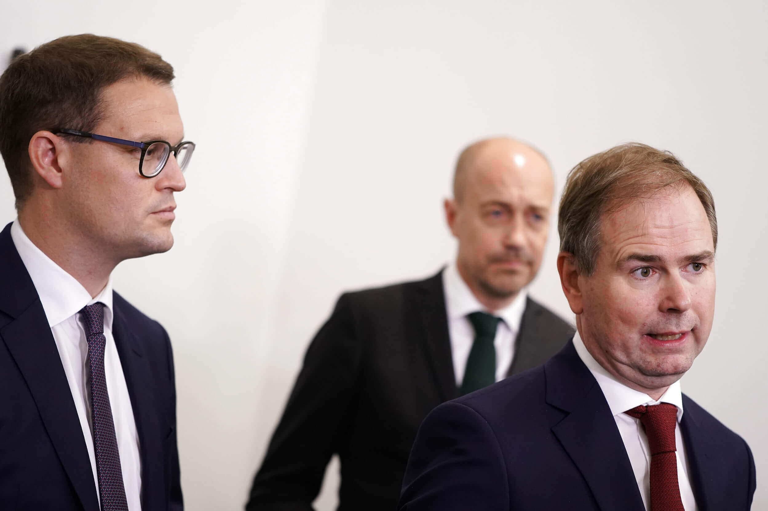 Finansminister Nicolai Wammen, sundhedsminister Magnus Heunicke og indenrigs- og boligminister Christian Rabjerg Madsen har indledt forhandlingerne med regionerne og kommunerne om økonomien i 2023. 
