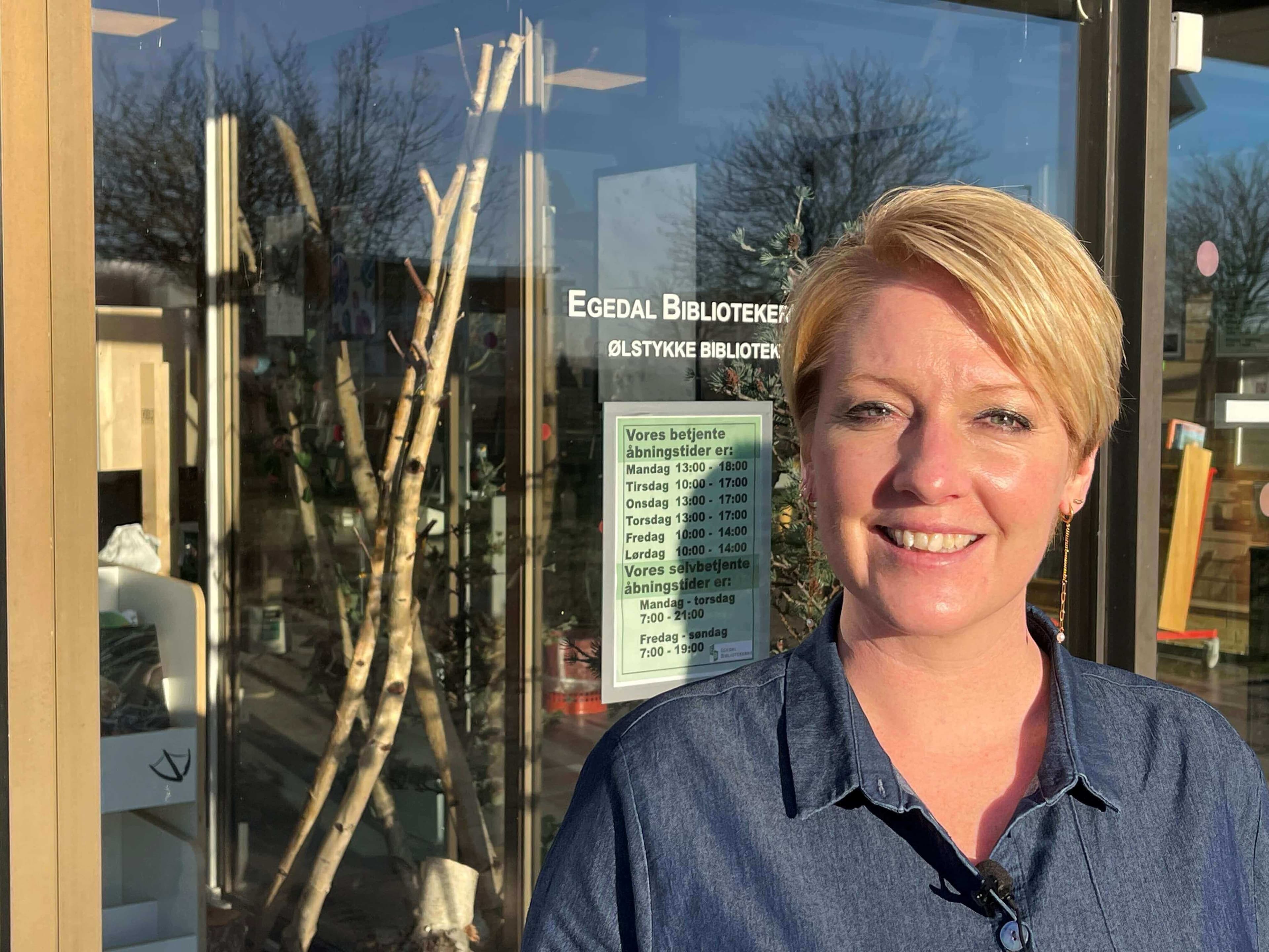 Mange politikere vil gerne i praktik for at lære deres kommune at kende. Kun fire dage efter at Vicky Holst Rasmussen (S) i Egedal satte sig i borgmesterstolen, var hun i praktik på Ølstykke Bibliotek.