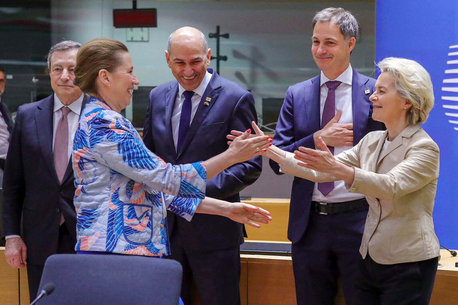 I Bruxelles har man lært at frygte de danske folkeafstemninger. Men onsdag var der glæde, efter at danskerne stemte klart ja til at afskaffe forsvarsforbeholdet.