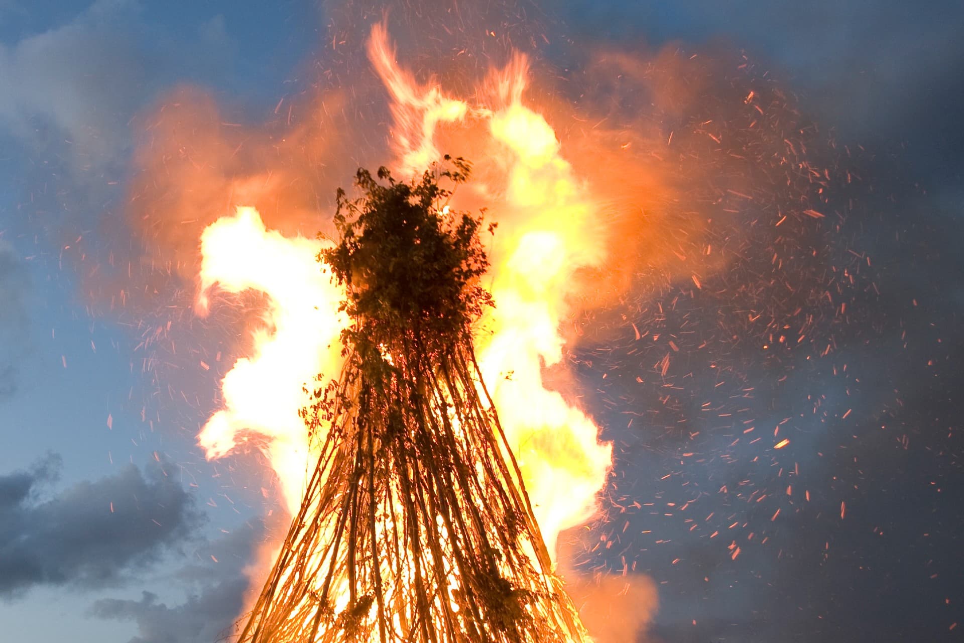 Vi elsker vort land, men ved midsommer mest.