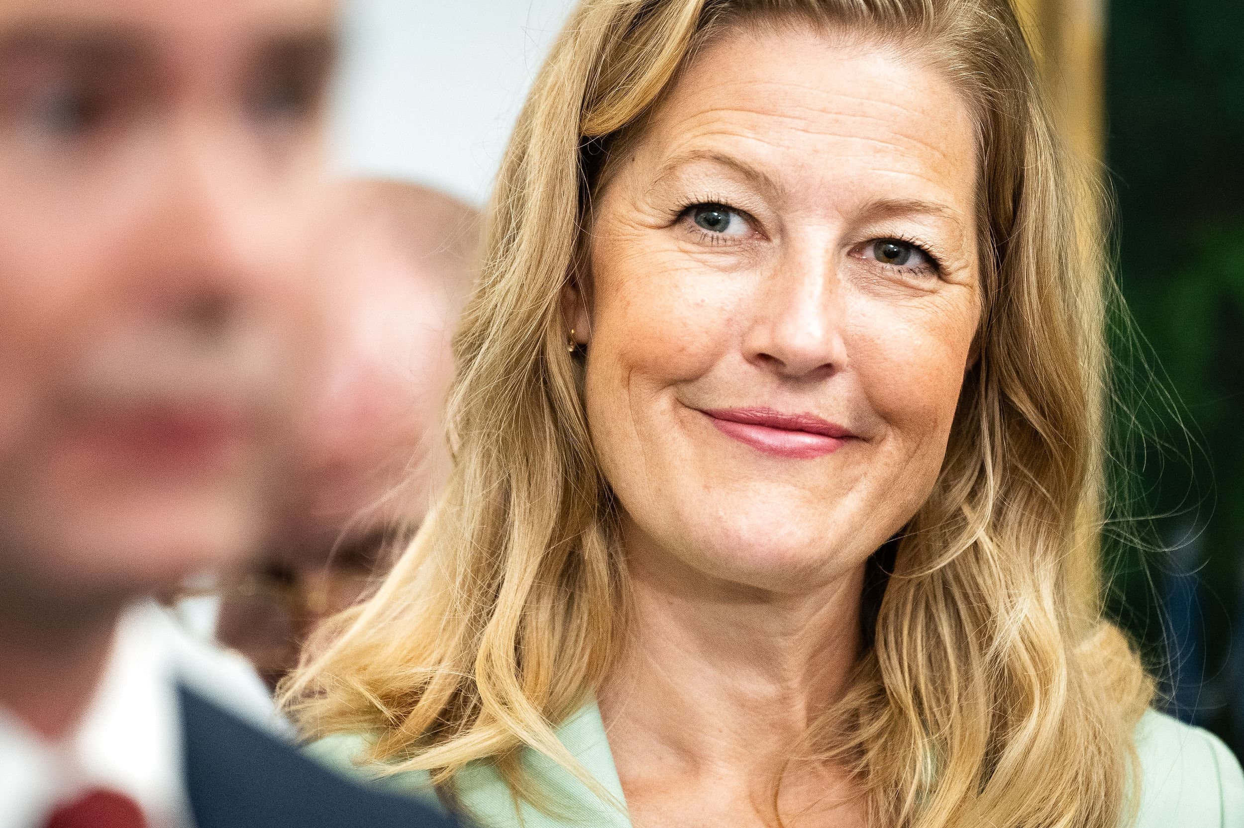 De Radikales politiske leder, Sofie Carsten Nielsen, har som regeringens støtteparti afvist, at Socialdemokratiet kan danne en ny etpartiregering, hvis det får muligheden efter næste folketingsvalg. Hun håber i stedet, at der kan dannes en bred regering over midten af dansk politik. Nu fremlægger De Radikale en 2030-plan for dansk økonomi, som skal forsøge at lægge pres på mulige statsministerpartier i både rød og blå blok. 