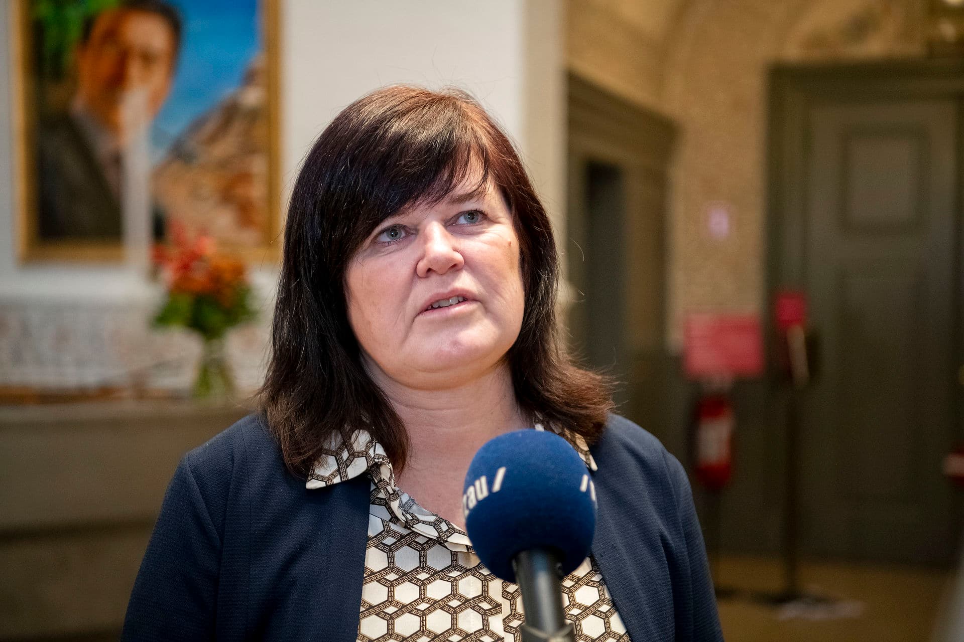 Karina Lorentzen Dehnhard (SF) opfordrer justitsministeren til at sørge for, at kommuner og regioner gemmer topfolks smser.