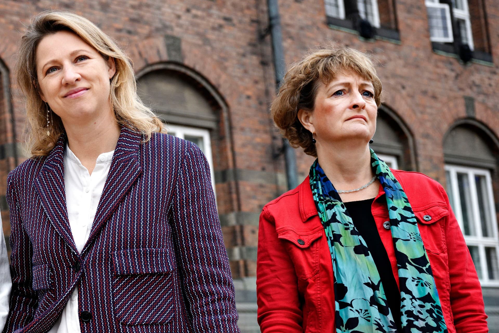 Socialdemokratiet med overborgmester Sophie Hæstorp Andersen (til venstre) blev sat grundigt på plads af et højst alternativt flertal bestående af Enhedslisten med Line Barfod (til højre), der gik sammen med overvejende blå partier fra Borgerrepræsentationens opposition.