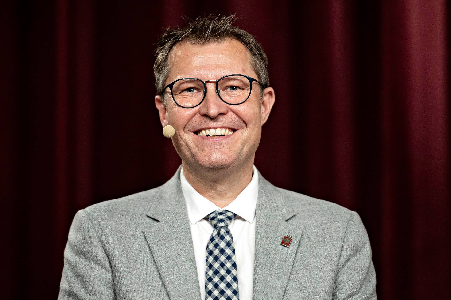 Kenneth Muhs (V) har let til smil og sjov som her under valgkampen sidste år. Onsdag fylder han 50 år.