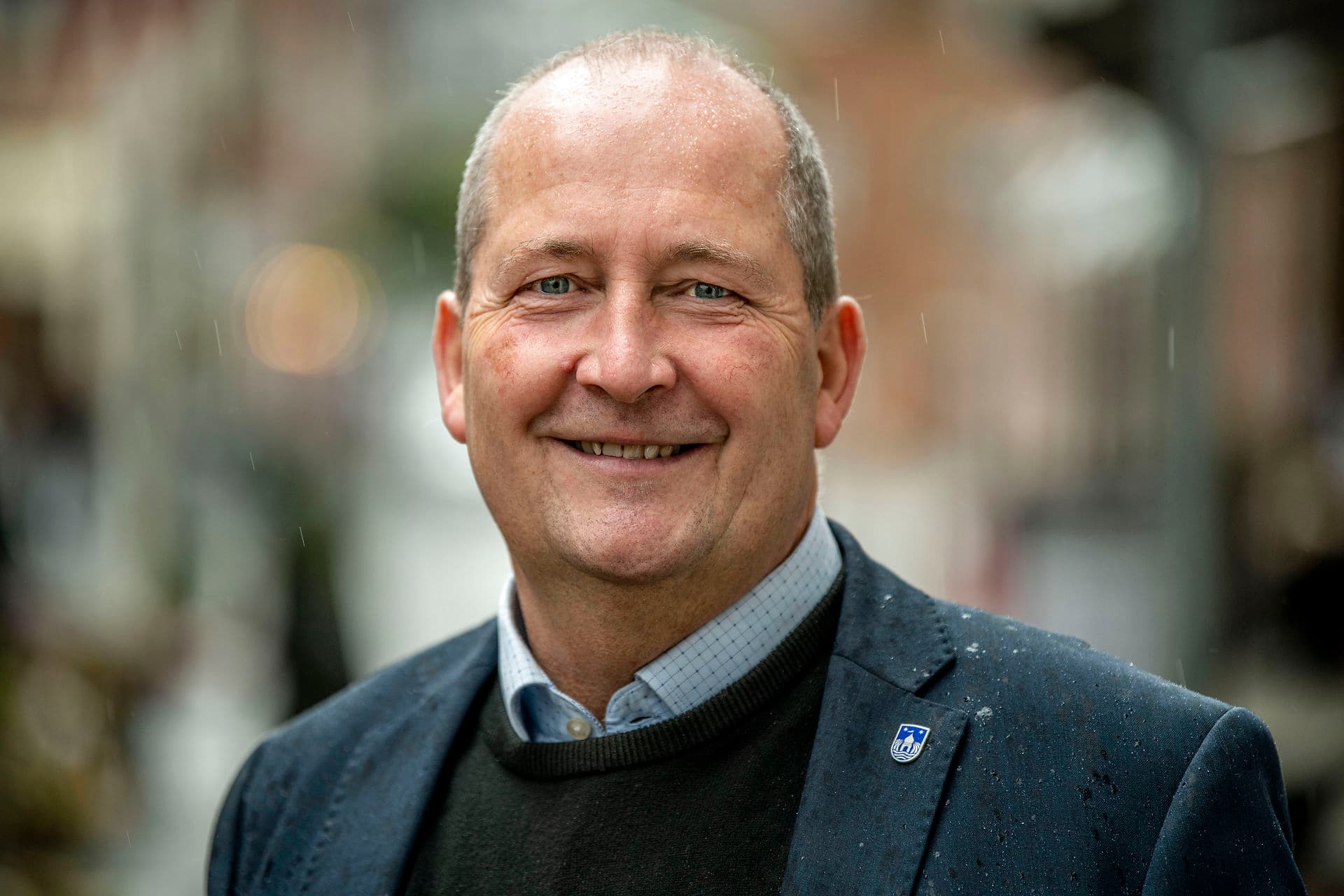 Erik Flyvholm er sammen med Mogens Gade i Jammerbugt landets længstsiddende Venstreborgmester. 16 december fylder han 60 år.