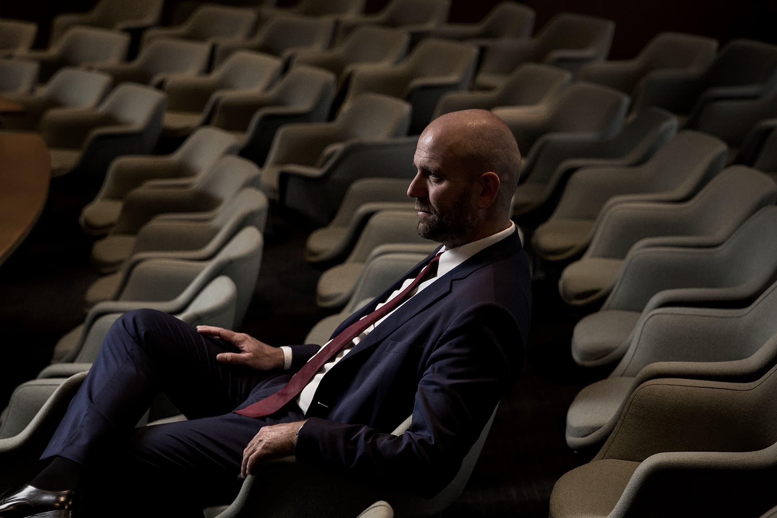 Flere og  flere unge føler sig udenfor eller melder sig ud af fællesskaberne. Thomas Gyldal Petersen (S) vil bekæmpe mistrivslen i børne- og ungdomslivet ved igen at styrke de fælles arenaer og skabe nye tilhørsforhold.
