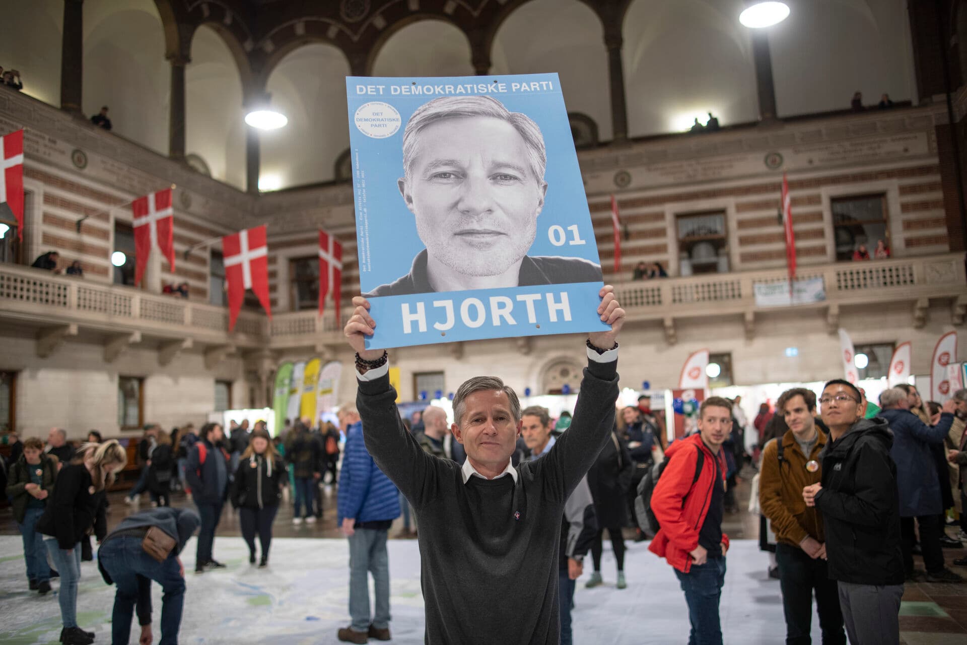 Den partipolitisk alsidige Peter Hjorths forrige projekt var Det Demokratiske Parti. Ved KV21 fik han 105 personlige stemmer ud af partiets i alt 144 stemmer.