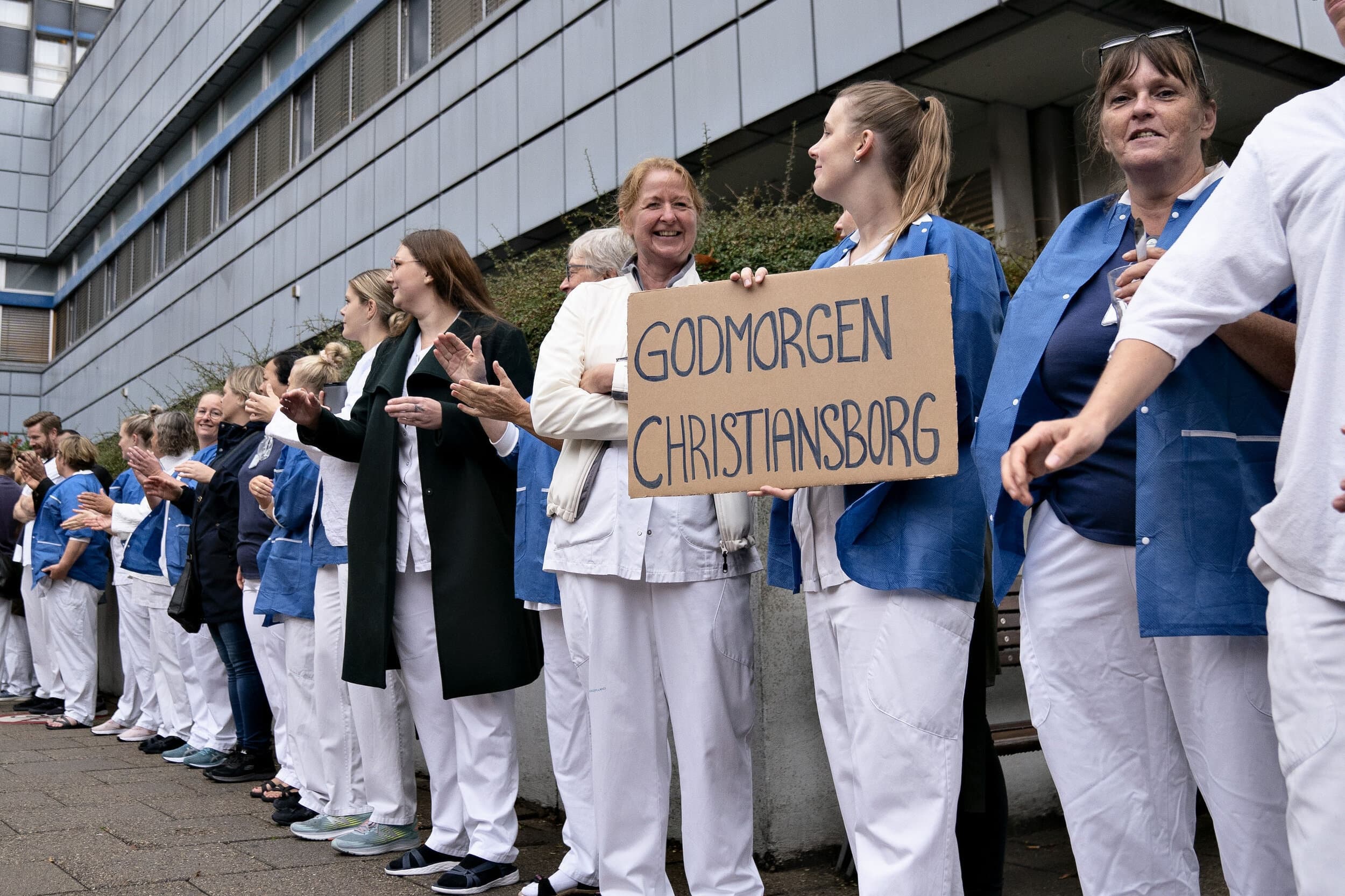   Sygeplejersker på Aalborg Universitetshospital strejkede i september 2021 for at få bedre løn og arbejdsforhold. Strejkerne påvirker sammen med coronatiden fortsat ventelisterne i sundhedssystemet negativt.