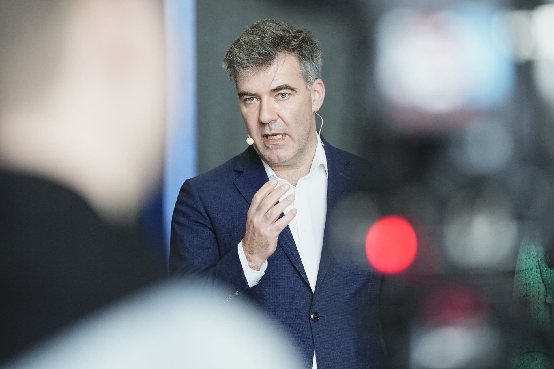   - Tiden er til handling og implementering, så hvis der står en regel eller arbejdsgang i vejen, der kan undværes - så skal den væk eller ændres, siger klima-, energi- og forsyningsminister Lars Aagaard (M).
