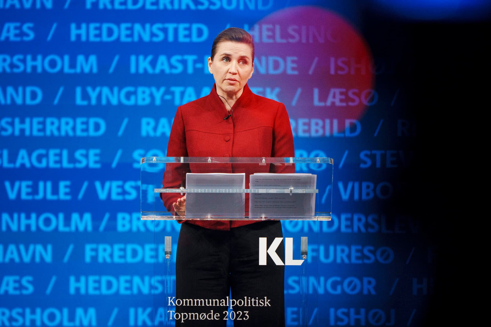 I regeringsgrundlaget fremgår det, at regeringen vil igangsætte den mest omfattende frisættelse af velfærdssamfundet. Hvad det præcist indebærer, må tiden vise.