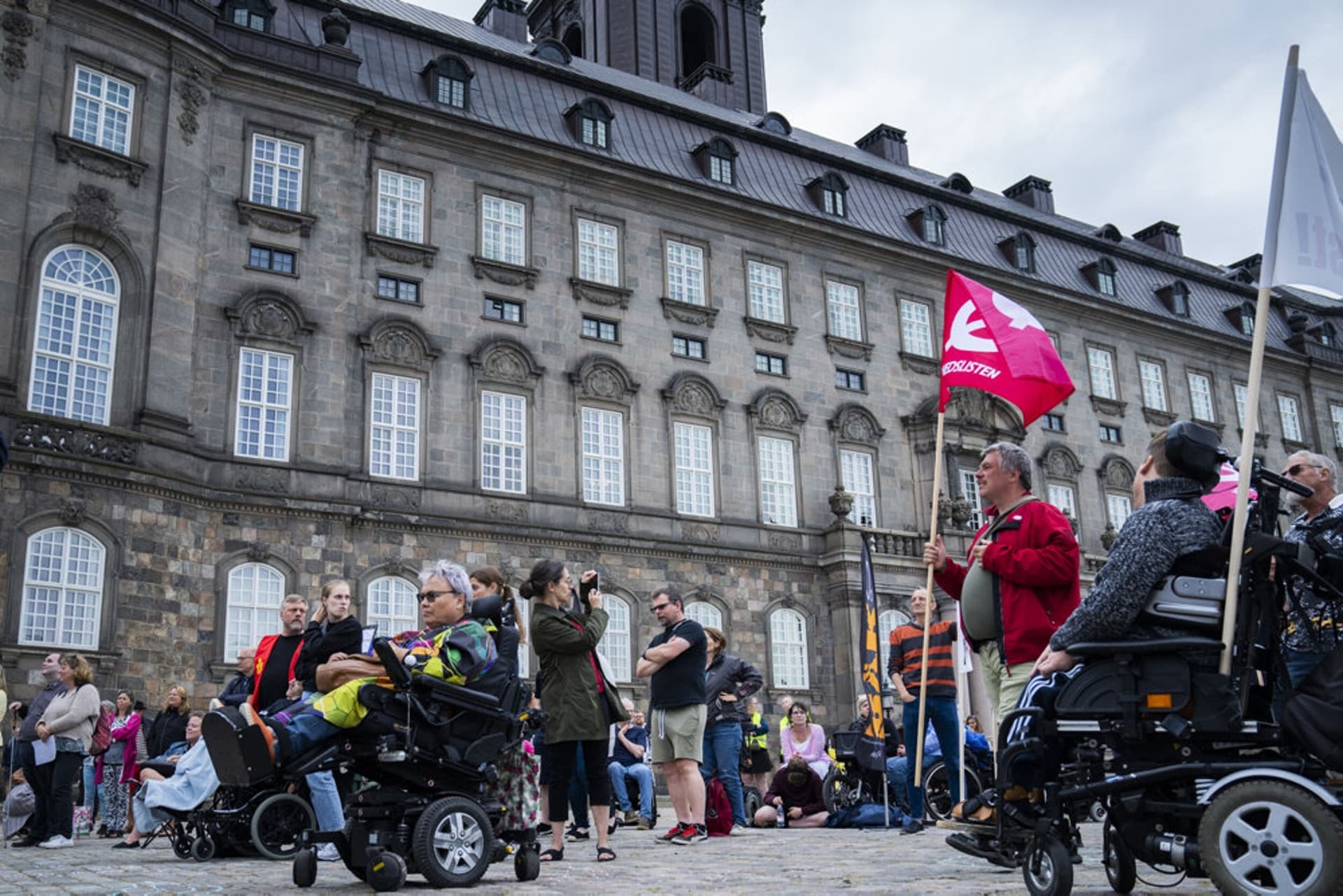 - Vi vil ikke stå som skurken, mens regeringen lover guld og grønne skove, og vi ikke har en jordisk chance for levere det lovede inden for de rammer, som regeringen fastsætter, siger Martin Damm.