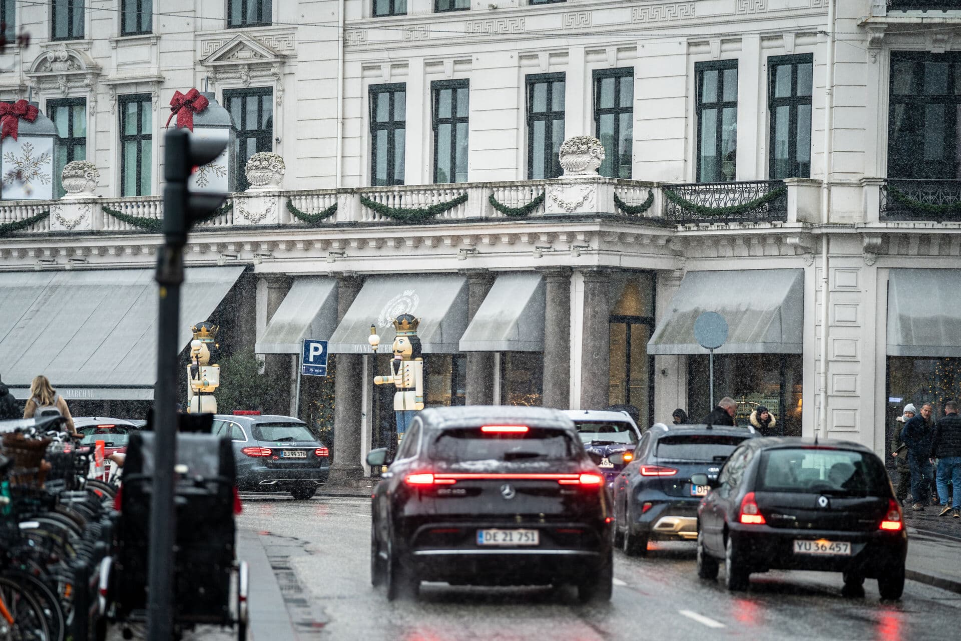  Københavns Kommune har besluttet at arbejde for, at gøre kommunen fri for fossile biler i 2030. Flere andre kommuner mener ikke, at det er vejen frem i deres kommune. 