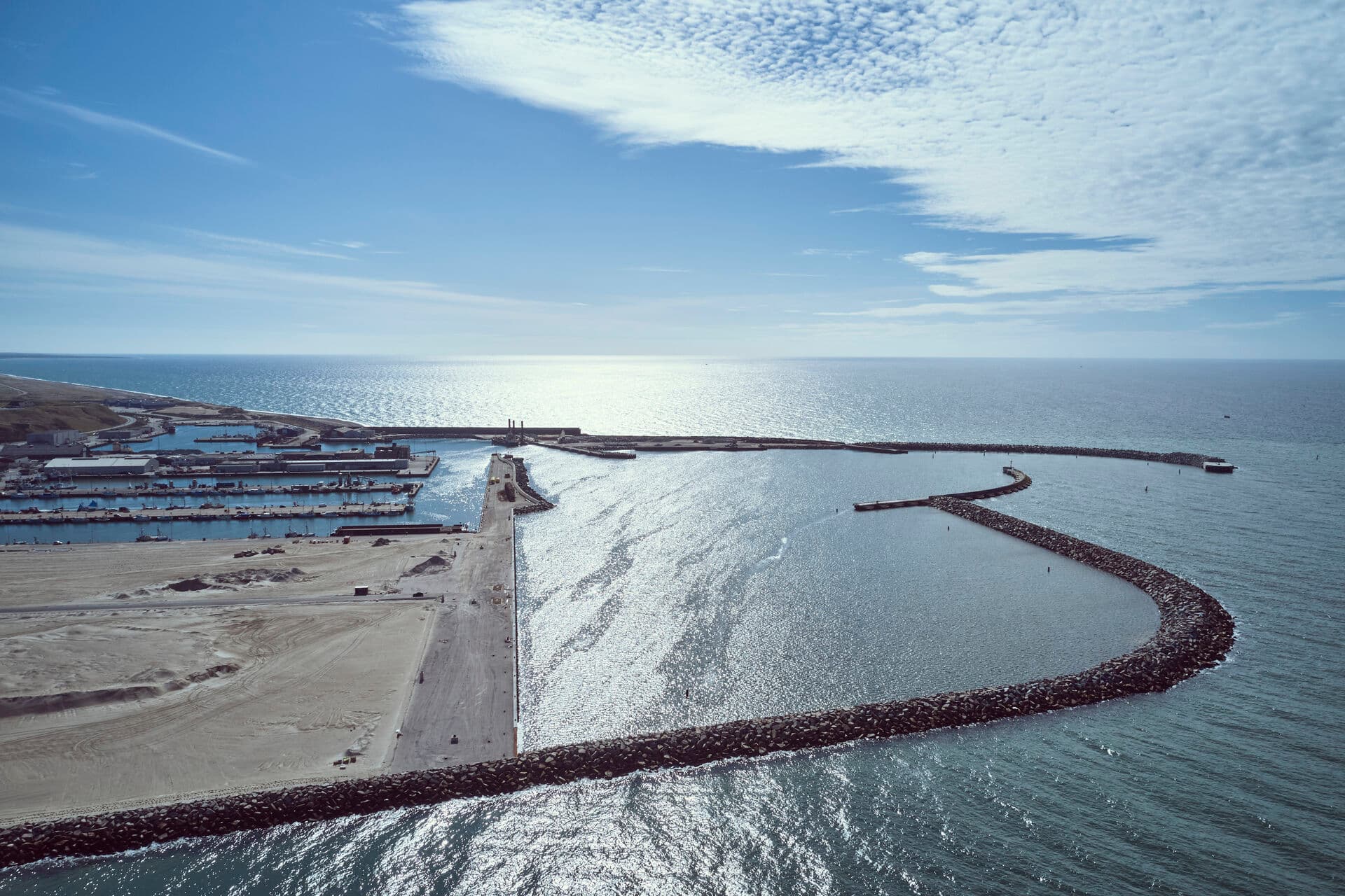 Efter havneudvidelsen til 650 mio. kr. ligger Hanstholm Havn klar til fremtiden, men der er uvished 
om indtjeningsmulighederne og regningen, der kan ende hos kommunens skatteborgere. 
