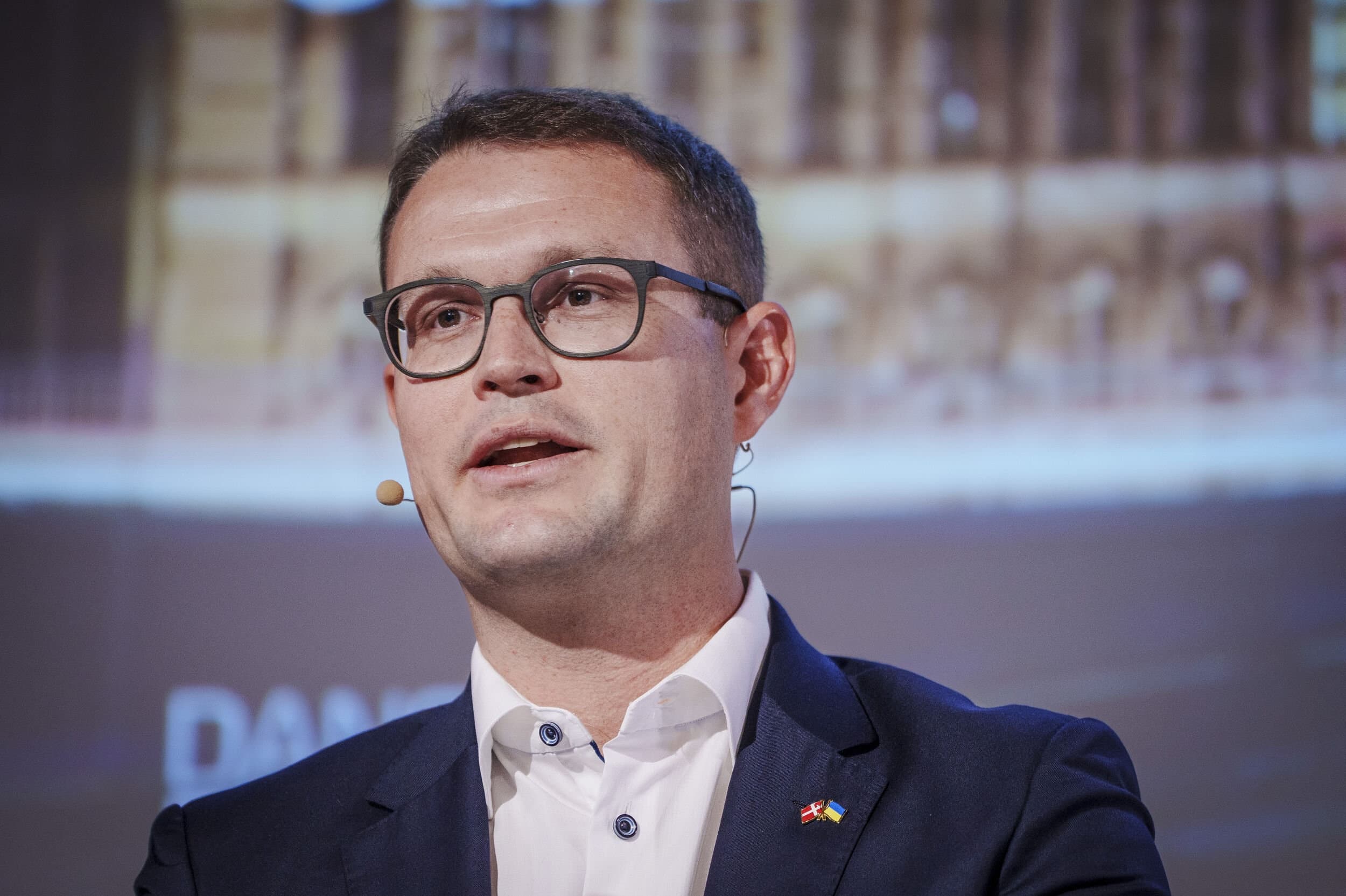 Ifølge Socialdemokratiets politiske ordfører, Christian Rabjerg Madsen, kan det blive nødvendigt, at danskerne betaler for deres ældrepleje to gange - gennem skatten og en opsparingsmodel. (Arkivfoto).