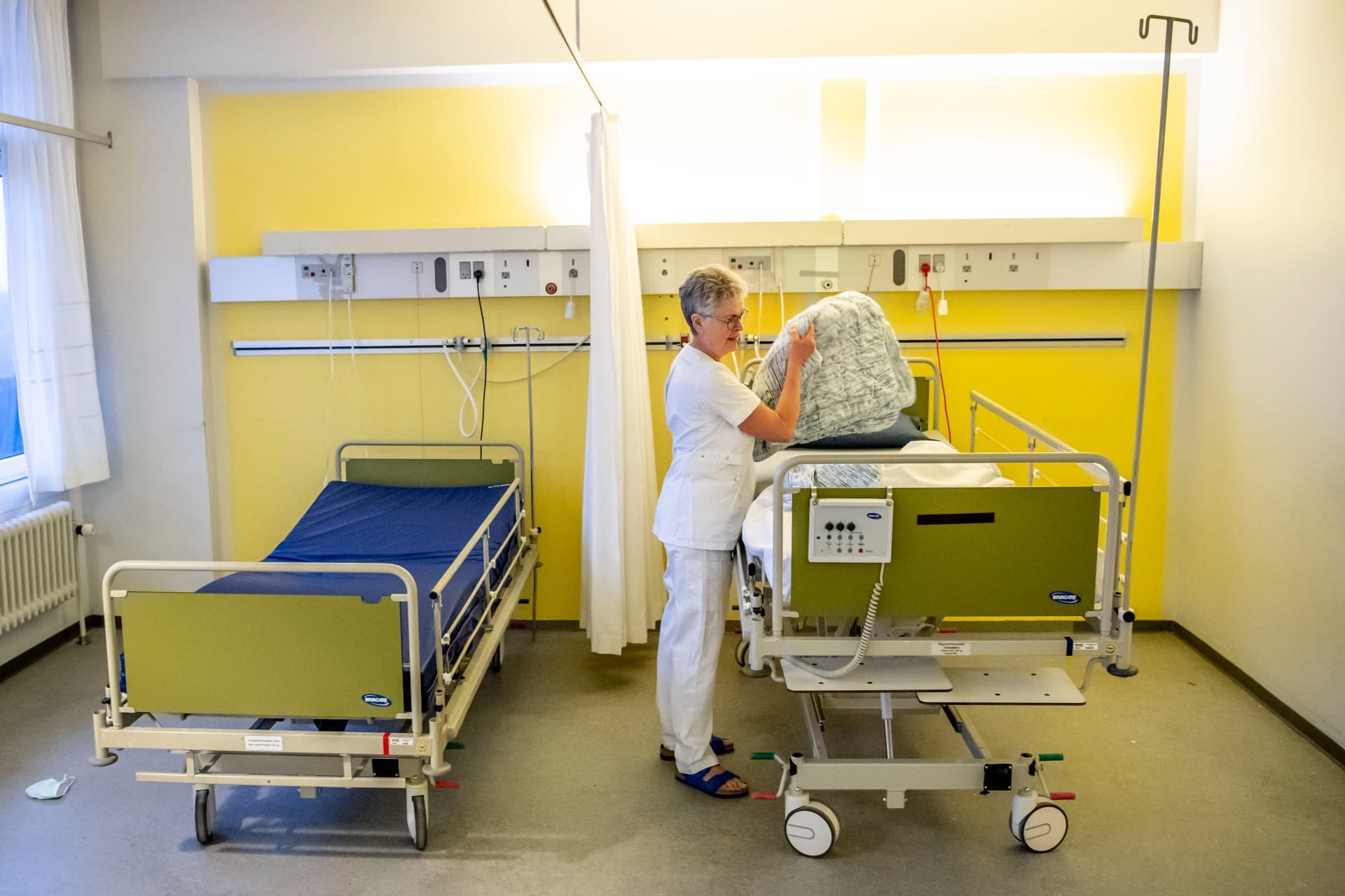 I nogle kommuner sker der ganske enkelt for lidt. Det går alt for langsomt fremad. Nogle steder ser vi desværre i stedet en stigning i antallet af midlertidigt timelønnede ansatte, og der er stadig et højt forbrug af vikarer, skriver FOA-formand Mona Striib.