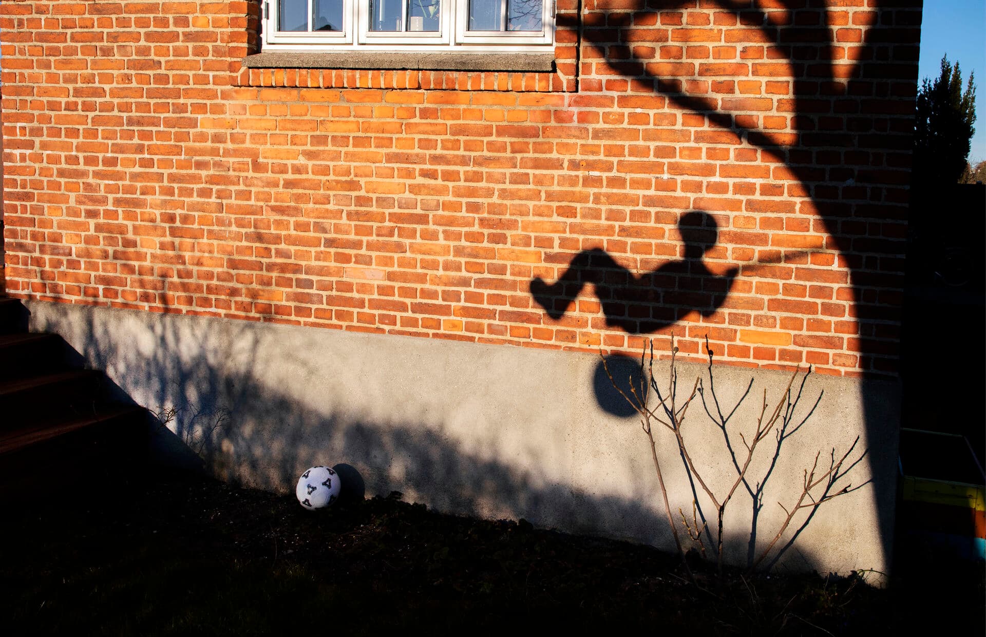 Det lokalpolitiske arbejde for at skabe bedre trivsel hos vores børn og unge må ikke strande ved en diskussion om, hvilke redskaber og værktøjer der mangler i kommunens skoler og daginstitutioner.