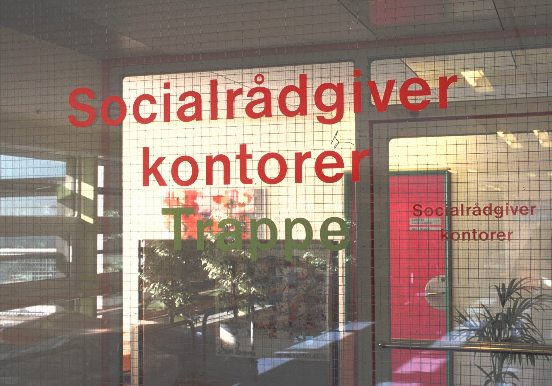 Statistikkerne viser, at socialrådgiverne er landets næstmest stressede faggruppe. Næsten halvdelen af socialrådgiverne overvejer aktuelt at søge væk fra børne- og familieområdet. Langt de fleste på grund af det høje arbejdspres, skriver Dansk Socialrådgiverforenings forkvinde Signe Færch.