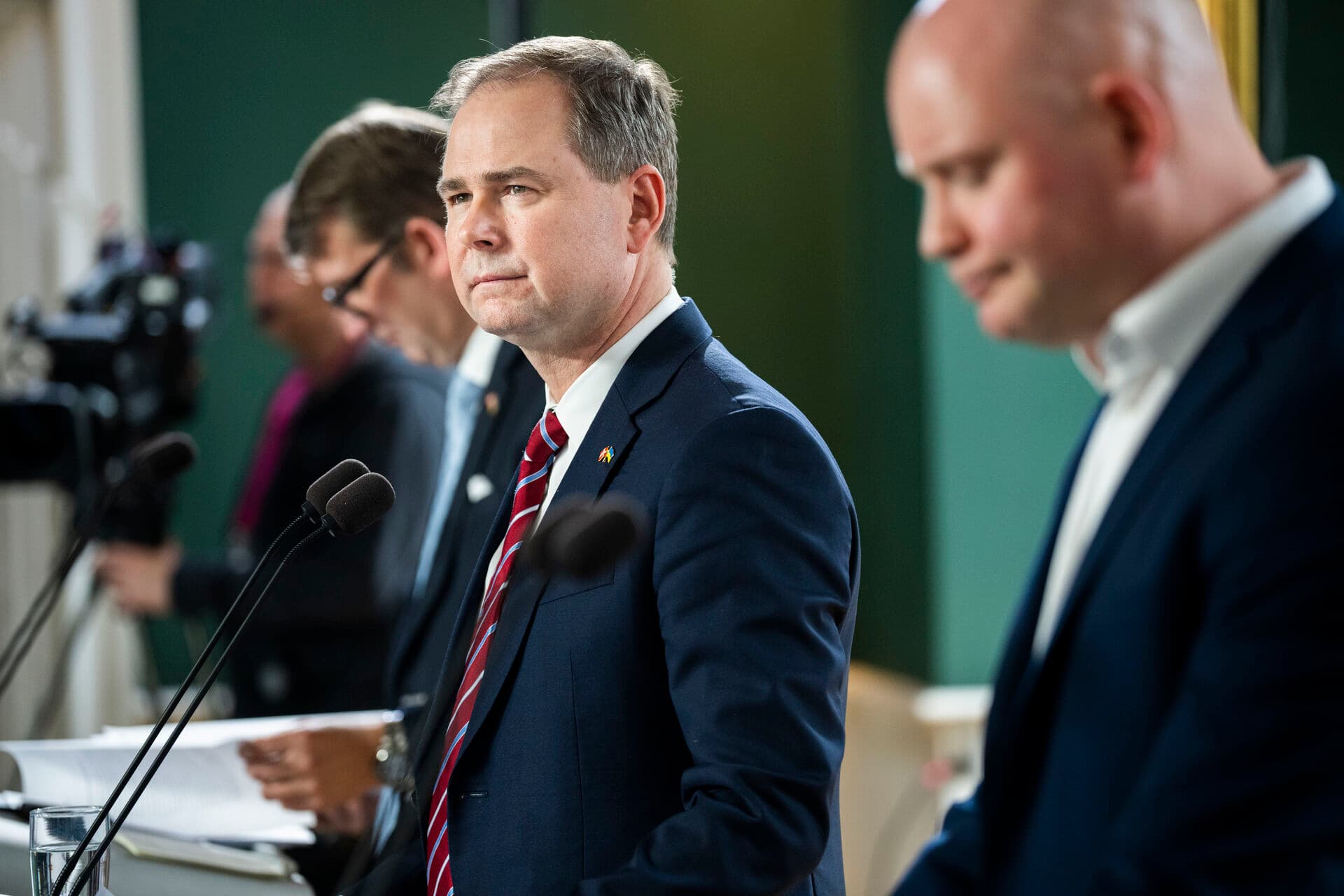   Det er ikke engang et halvt år siden, at han stod der sidst, men snart skal finansminister Nicolai Wammen (S) igen præsentere et forslag til en ny finanslov. Og den bliver knap så kedelig, har han varslet.