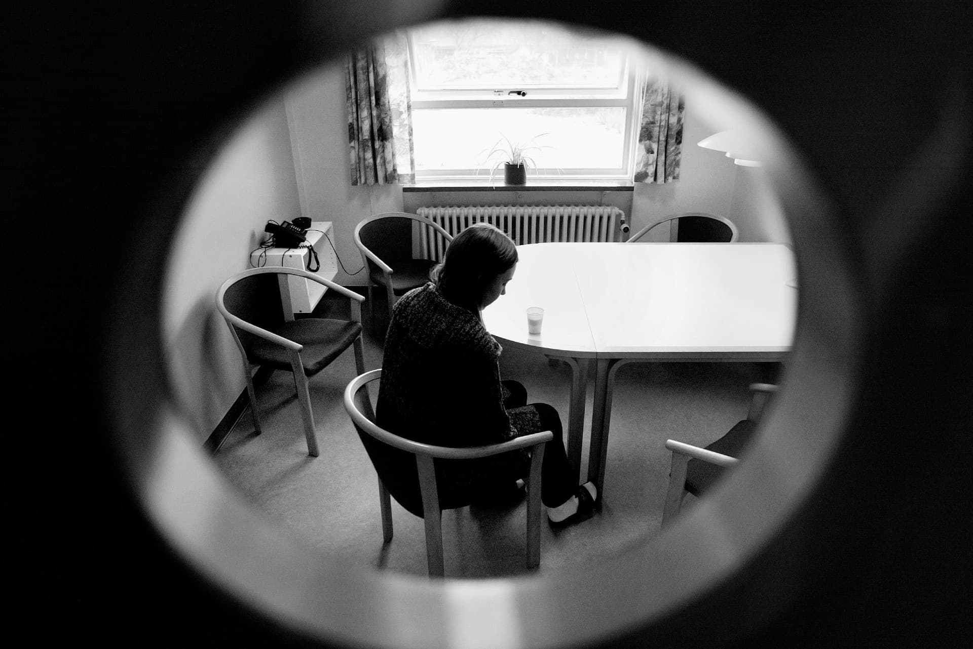Markant flere læger bliver udsat for vold og trusler om vold i psykiatrien end i andre lægespecialer, viser tal fra Yngre Lægers arbejdsmiljøundersøgelse. 