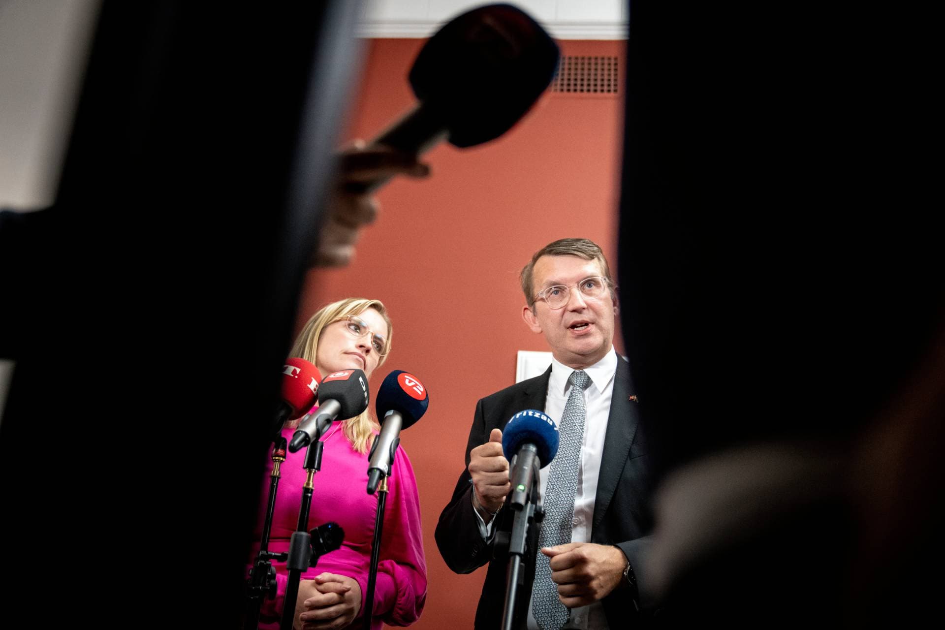 Venstre får løst problemerne med personbesætningen, men politikken er endnu ikke adresseret. Formandsskift i sig selv løser som bekendt ingen kriser, så når Lund og Lose faktisk træder til, må man forvente en politisk genstart fra deres hånd.