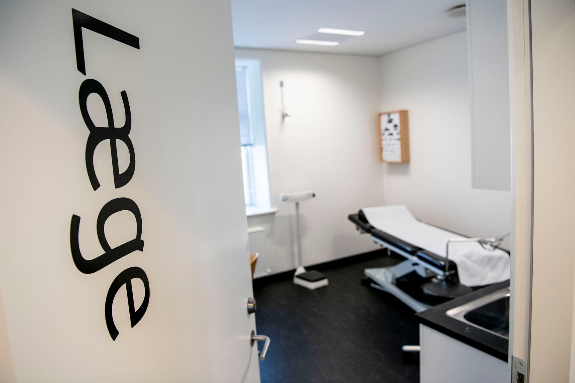 Vi har en generation af læger, som ser mange forskellige muligheder i deres kommende arbejdsliv. At eje sin egen praksis sammen med andre læger er klart det mest ønskede scenarie, men ikke nødvendigvis fra starten. Først vil mange gerne arbejde nogle år som ansatte læger.