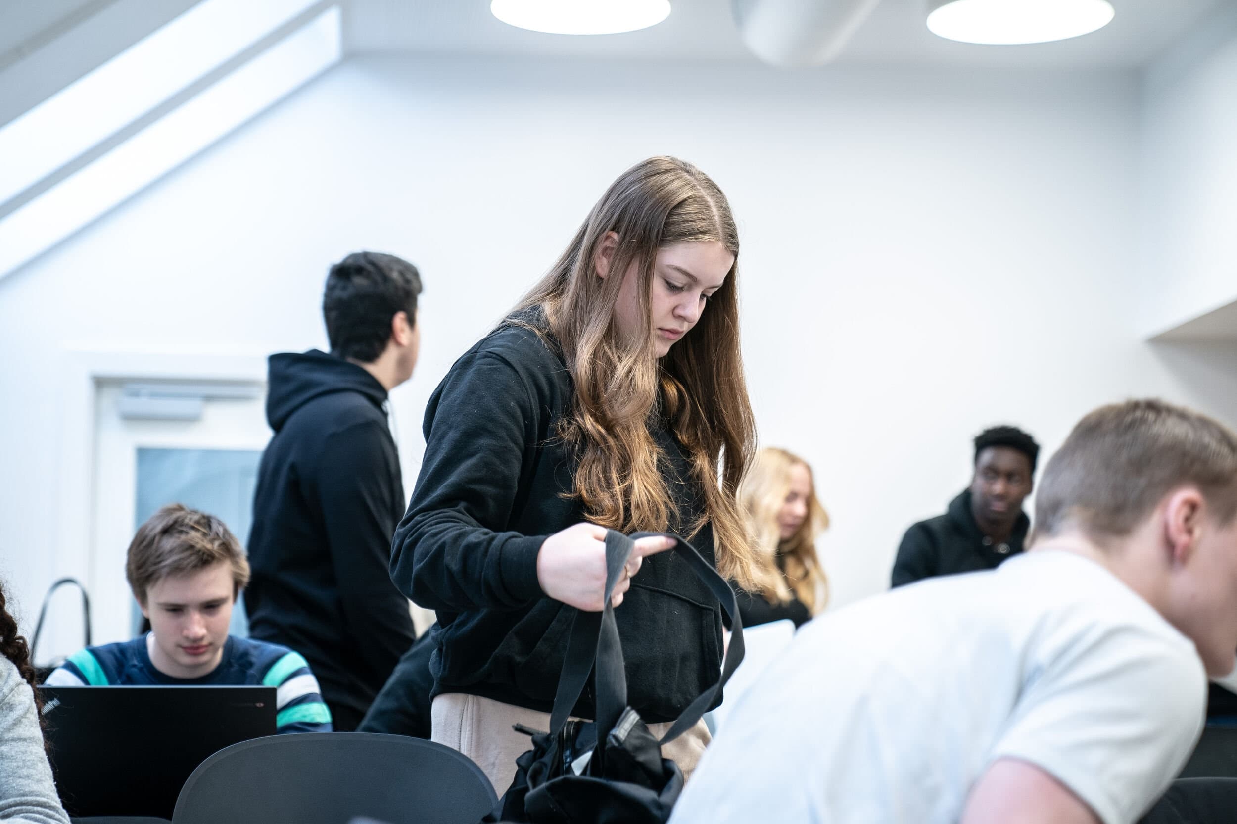 Den gennemsnitlige danske folkeskoleelev har syv pct. fravær om året. Det er højt, når man sammenligner med niveauet før coronapandemien. Dengang - før pandemien - lå fraværet stabilt på mellem fem og seks pct.