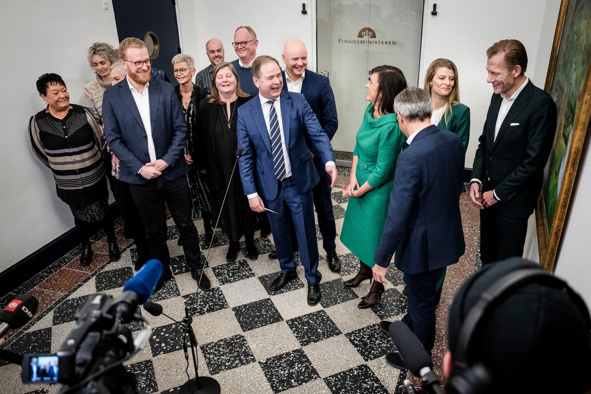 Fra præsentationen i Finansministeriet af den færdigforhandlede trepartsaftale. God stemning som det ses.