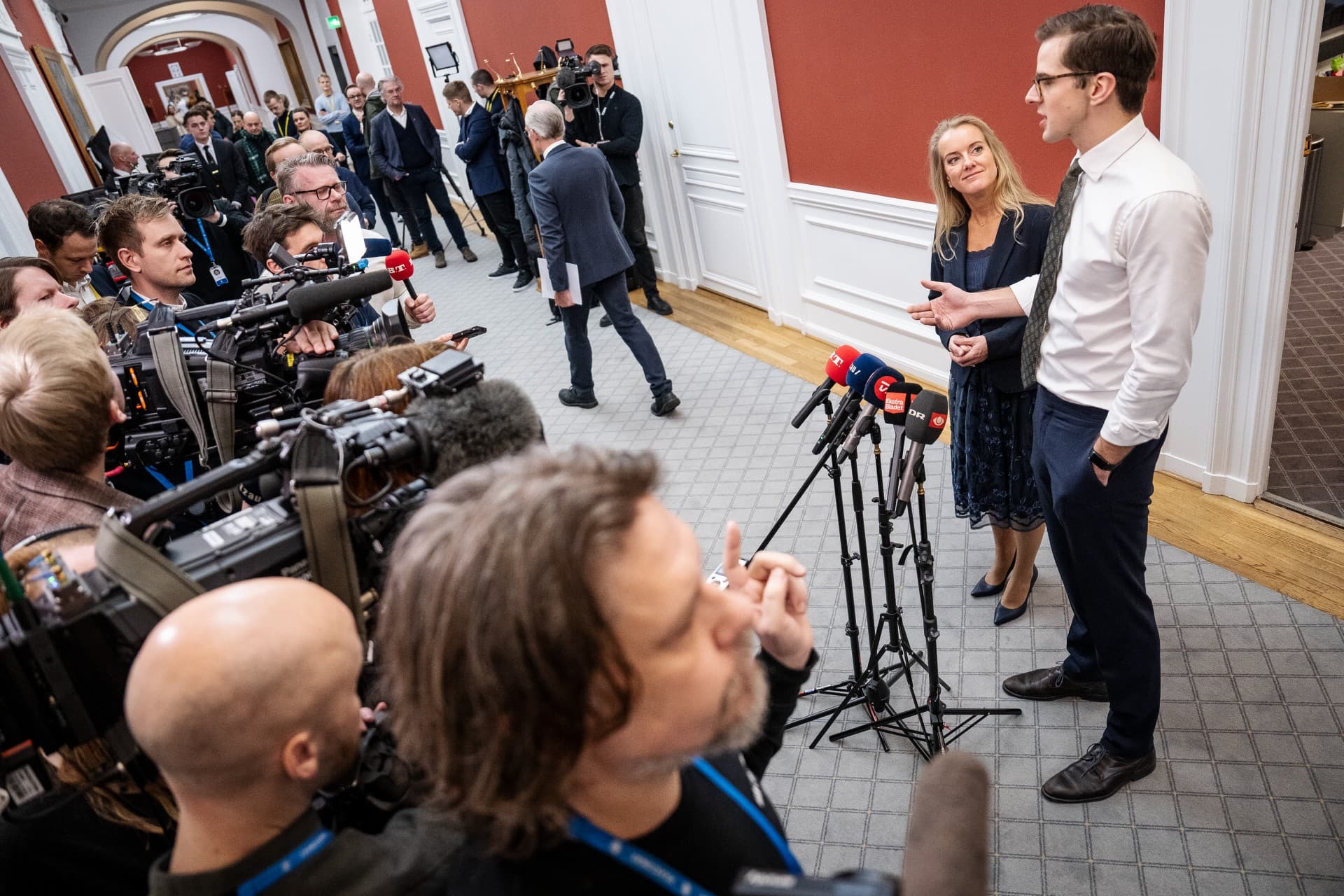 Pernille Vermund er blevet det, hun gik ind i politik for at bekæmpe, en politiker der først og fremmest vil genvælges, om så det skal være for et andet parti. Man kan efter personlig præference kalde det at blive klogere eller at sælge ud.