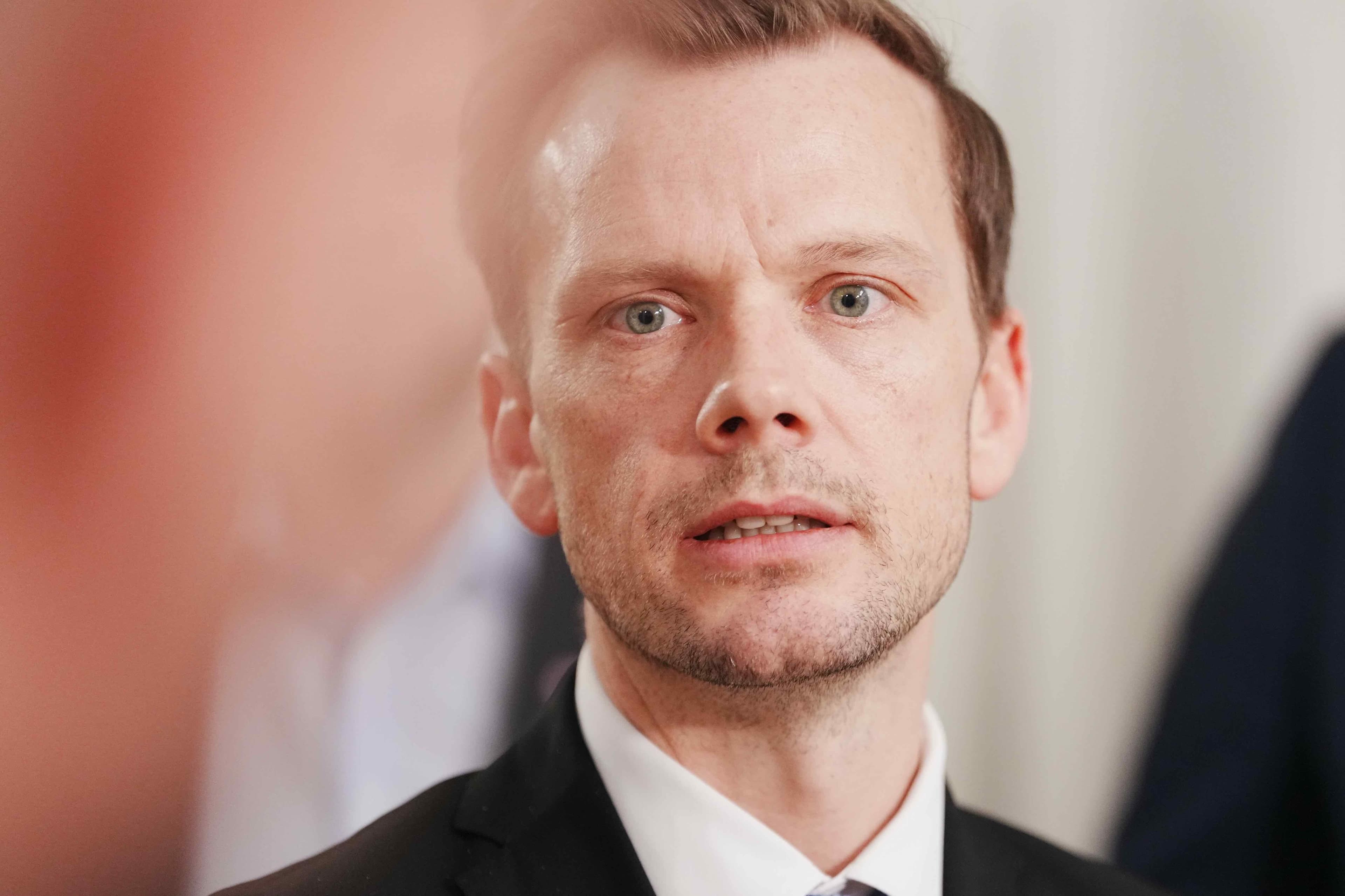Justitsminister Peter Hummelgaard (S) havde tirsdag set uddrag af TV 2s dokumentar, som gjorde ham vred og forarget.
- Den her kriminalitet er ikke mulig uden en form for muliggørelse blandt samfundets spidser, siger Hummelgaard. (Arkivfoto). 