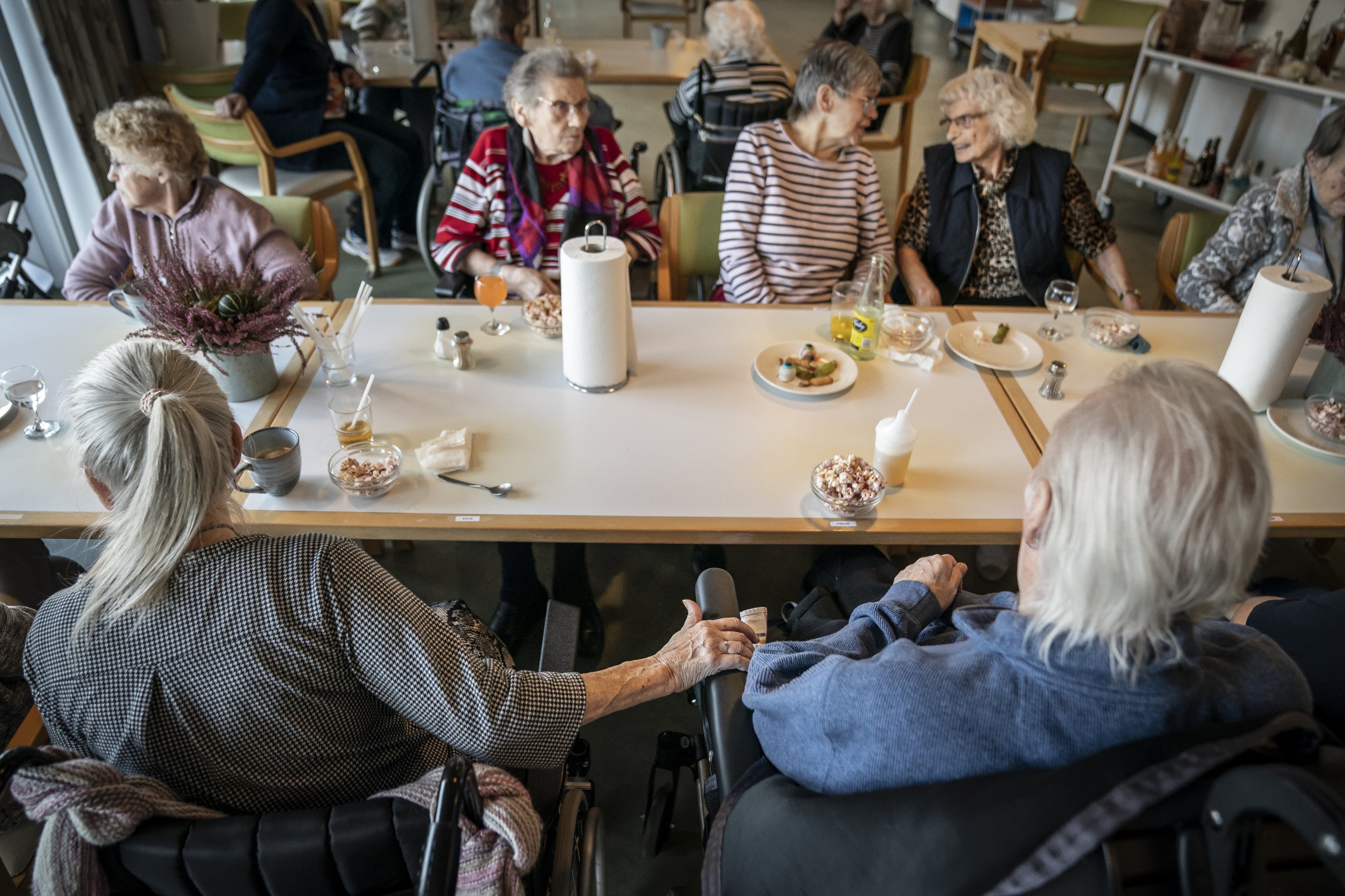  For børn født i dag er middellevetiden 80,6 år for mænd og 84,5 år for kvinder. Om 45 år ventes det at være vokset til henholdsvis 88,2 og 90,3 år. 