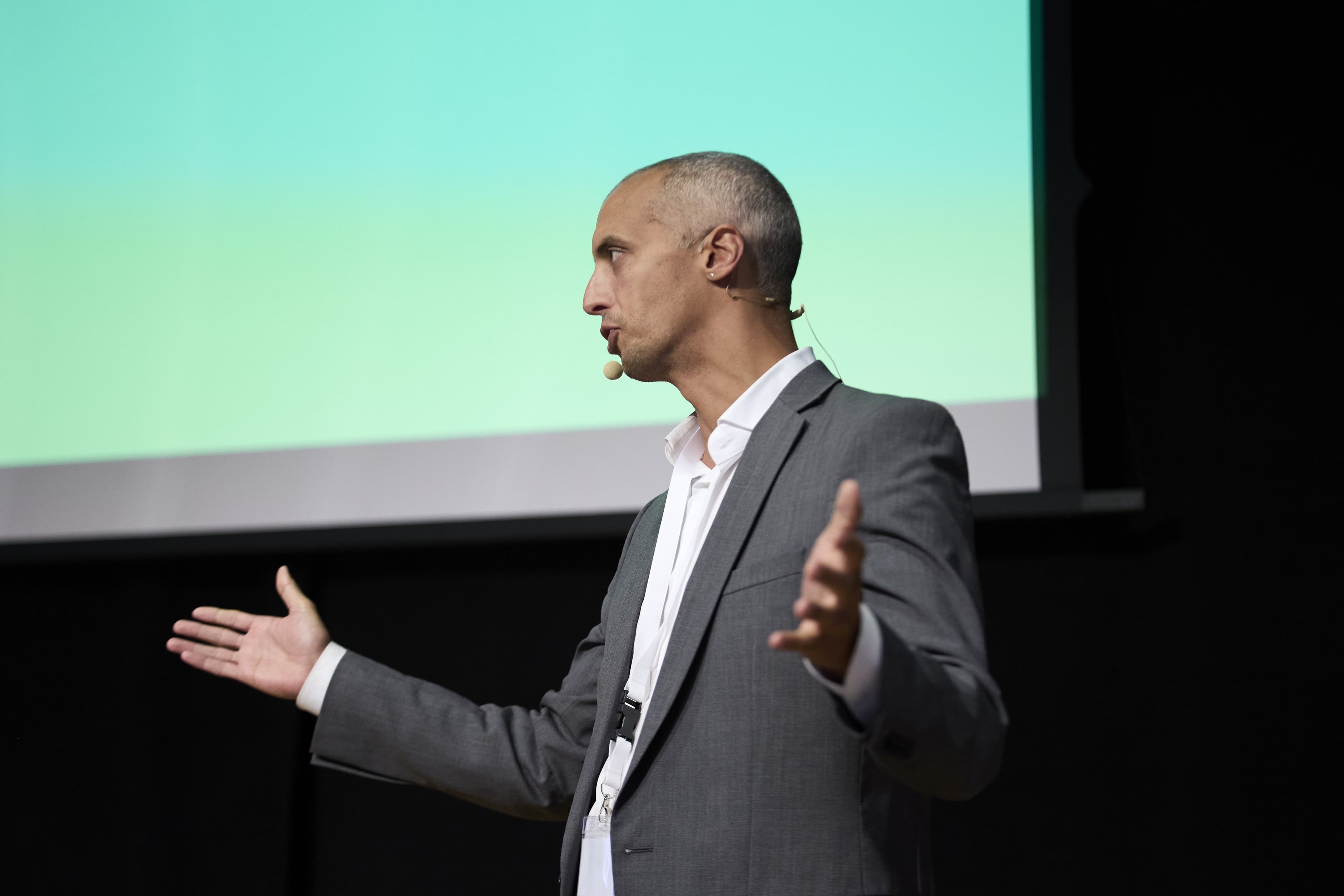 Børne- og undervisningsminister Mattias Tesfaye vil invitere alle kommuner til at deltage i et projekt med digital undervisning for skoleelever med langvarigt sygefravær. (Arkivfoto). 