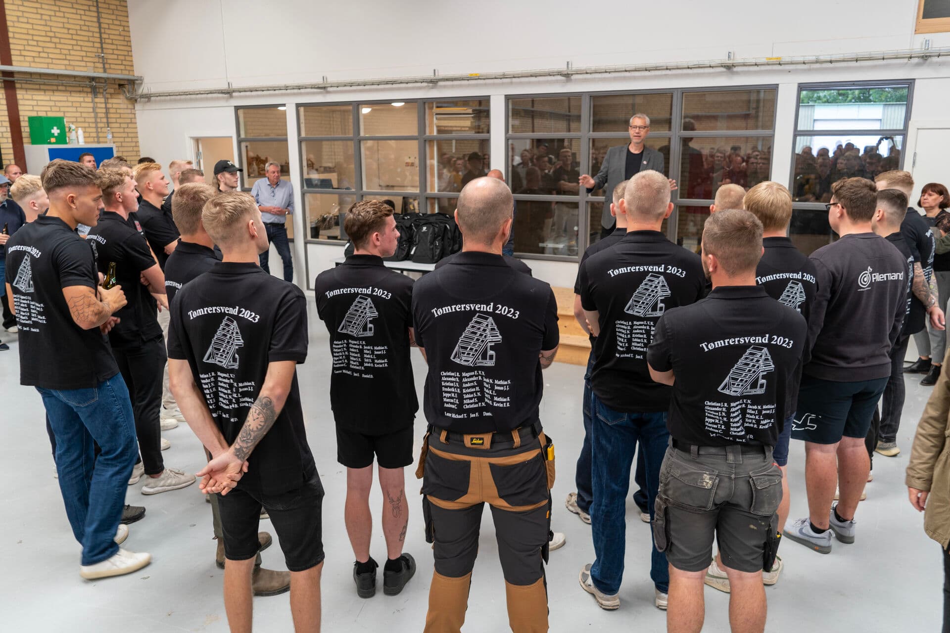 På ungdomsuddannelserne - her nyuddannede tømrer ved afslutningen af uddannelsen og overrækkelse af svendebrev på CELF i Nykøbing F - er fravær fravær uanset årsag. Derfor risikerer unge med sygdom at blive smidt ud af deres uddannelse, fordi de skal til behandling eller må blive hjemme i længere perioder. 