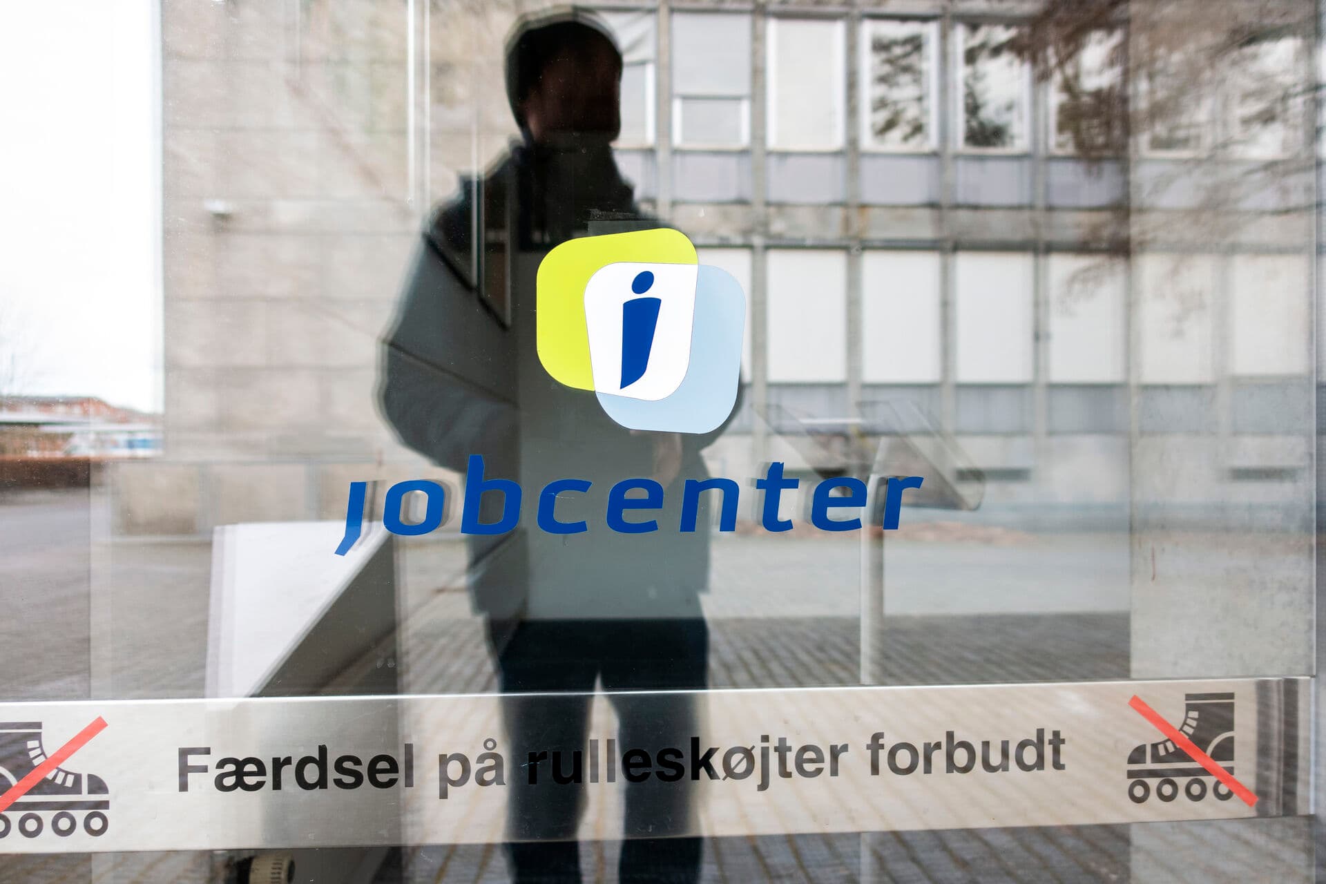 Vi har lav ledighed i Danmark, vi har forholdsvis let ved at etablere nye uddannelser, vi har data på, hvor vi nu og i fremtiden mangler arbejdskraft, vi har data på hvor mange unge, vi ikke formår at få i uddannelse eller beskæftigelse. Lad os så komme i gang, skriver Mona Striib.