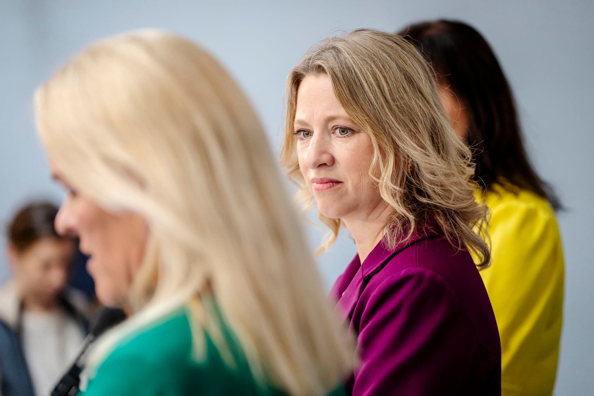 - Tiden er derfor kommet til et paradigmeskifte. Vi vil lave en særlig samfundskontrakt med jer, der lever på kanten af samfundet, sagde socialminister ved præsentationen af den nye værdighedsreform.