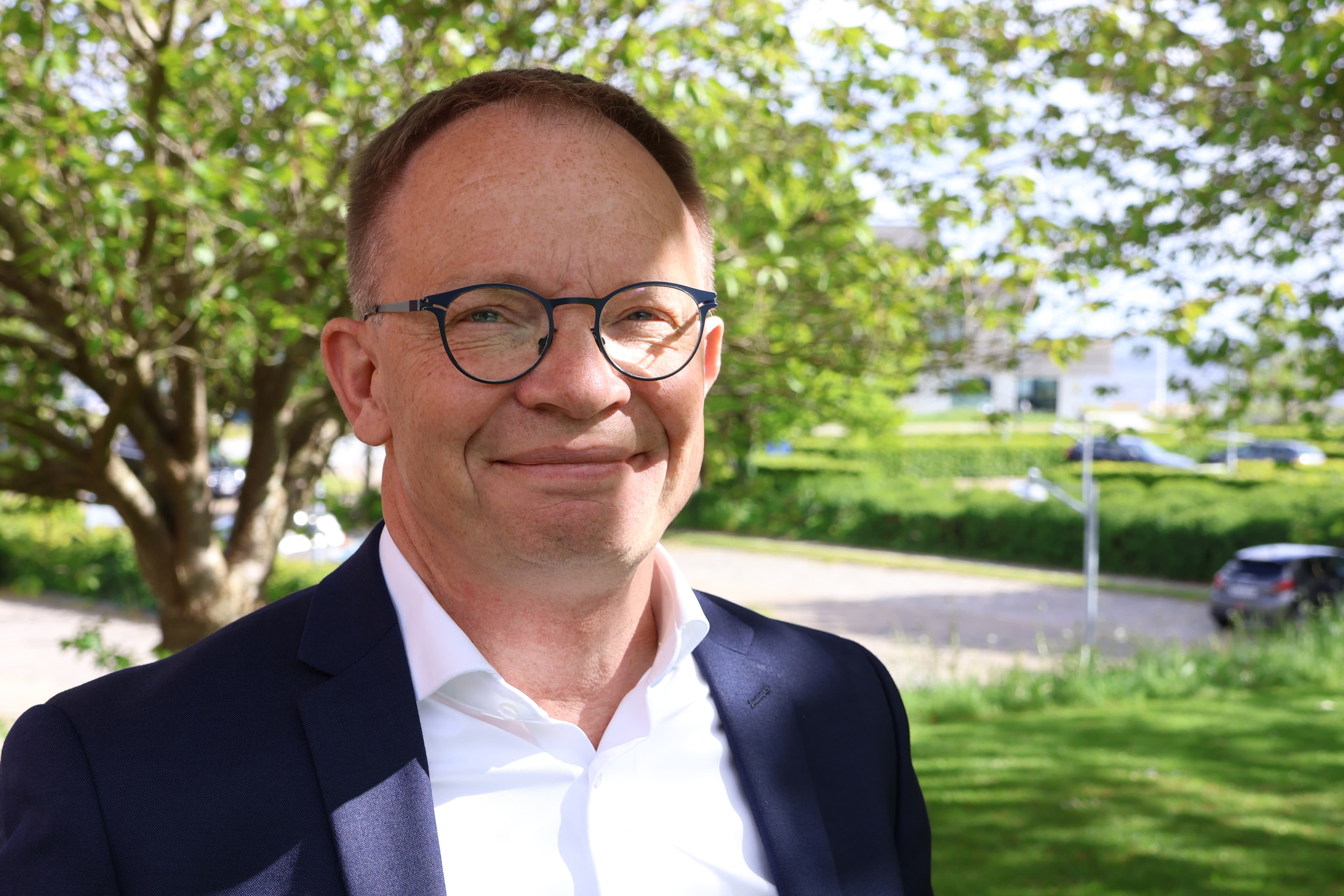 Landmanden Niels Jørgen Pedersen har efter et fald lært noget, som han altid har været dårlig til: at sige fra. Noget der har givet en god følelse. Men det har også givet ham rum til refleksion om at stille op igen.