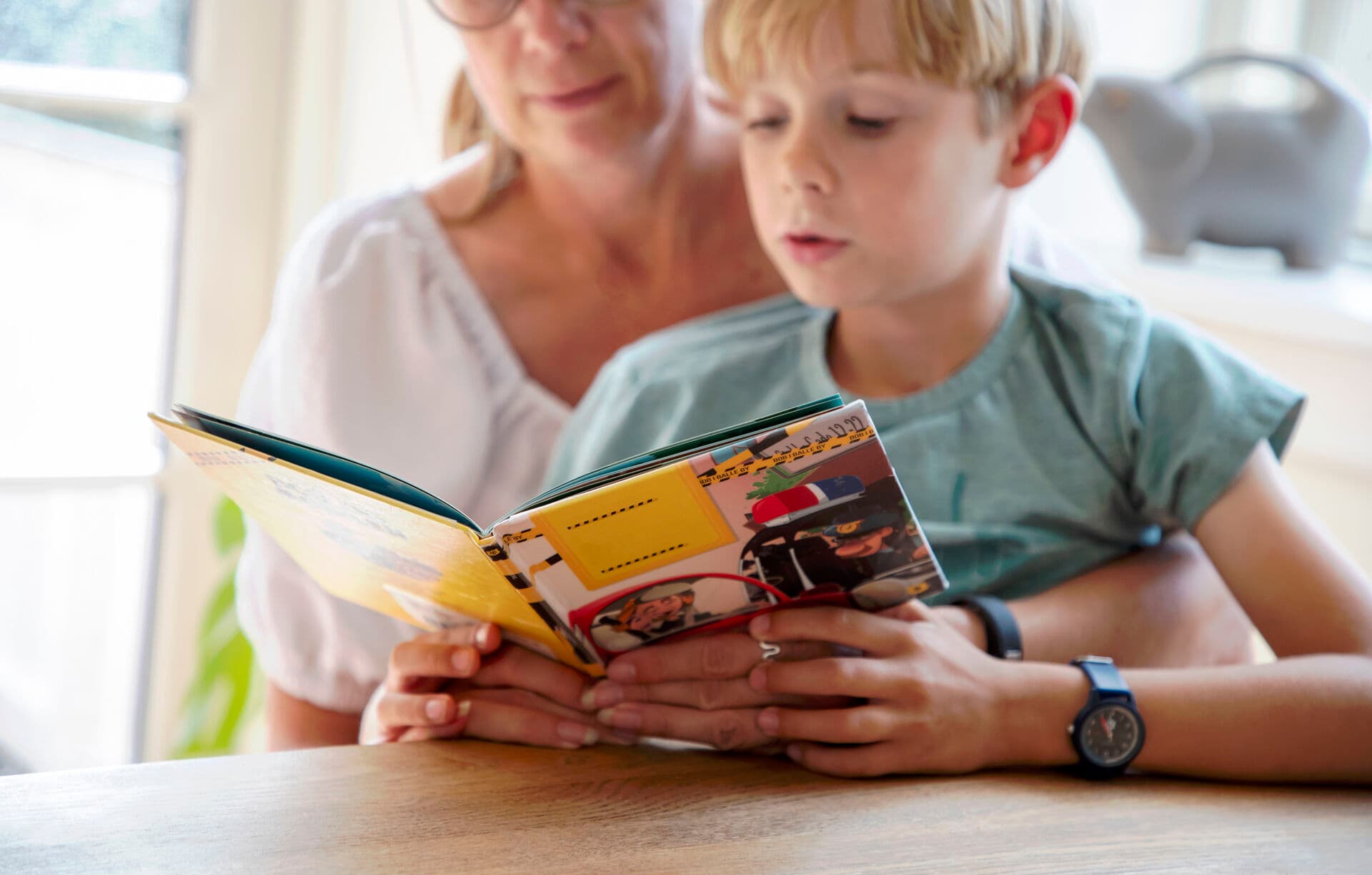Læsning er en gave, vi som samfund må insistere på at give videre. Ikke kun om sommeren, men hele året. Og bibliotekerne er det sted, hvor vi kan sikre, at alle får muligheden – uanset baggrund, pengepung eller postnummer, skriver Paw Østergaard Jensen.